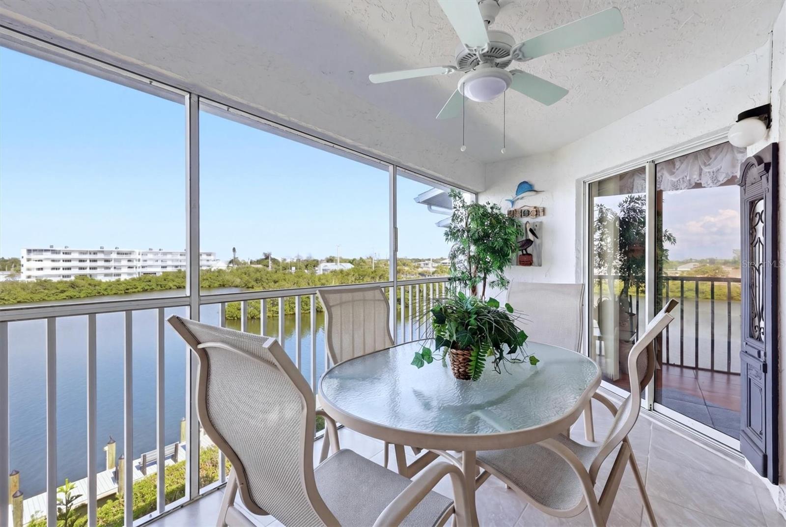 LEMON BAY BREEZES PH 01 - Residential