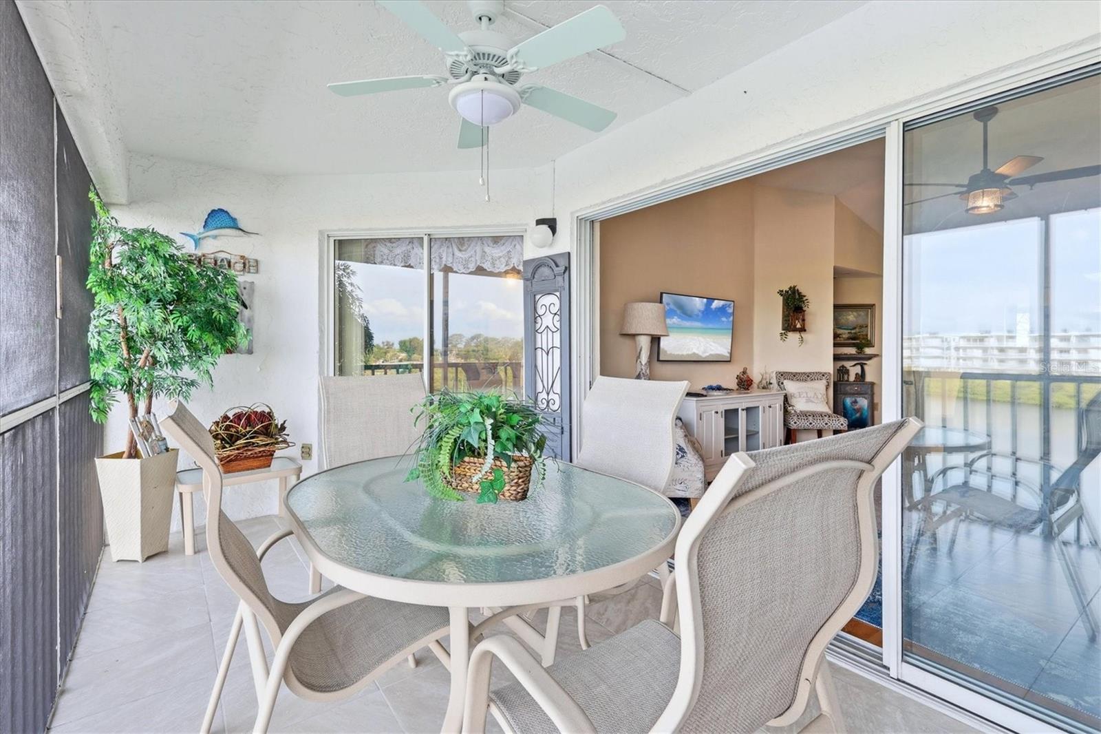 LEMON BAY BREEZES PH 01 - Residential