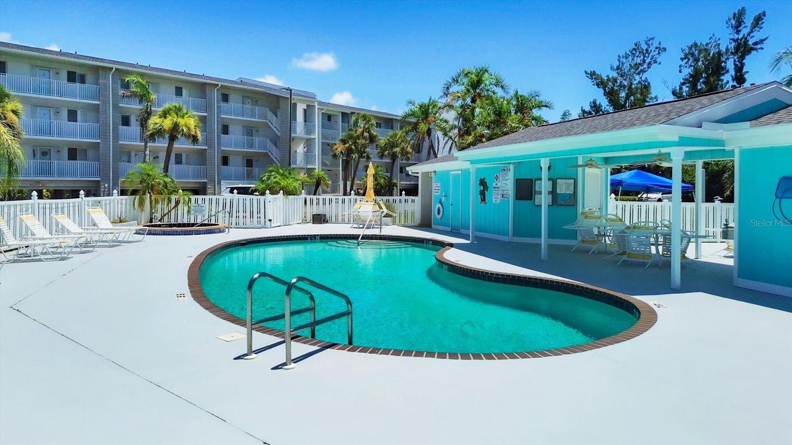 LEMON BAY BREEZES PH 01 - Residential
