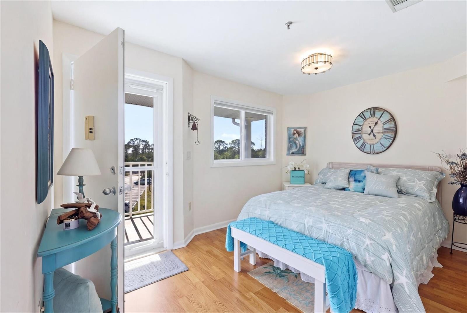 LEMON BAY BREEZES PH 01 - Residential