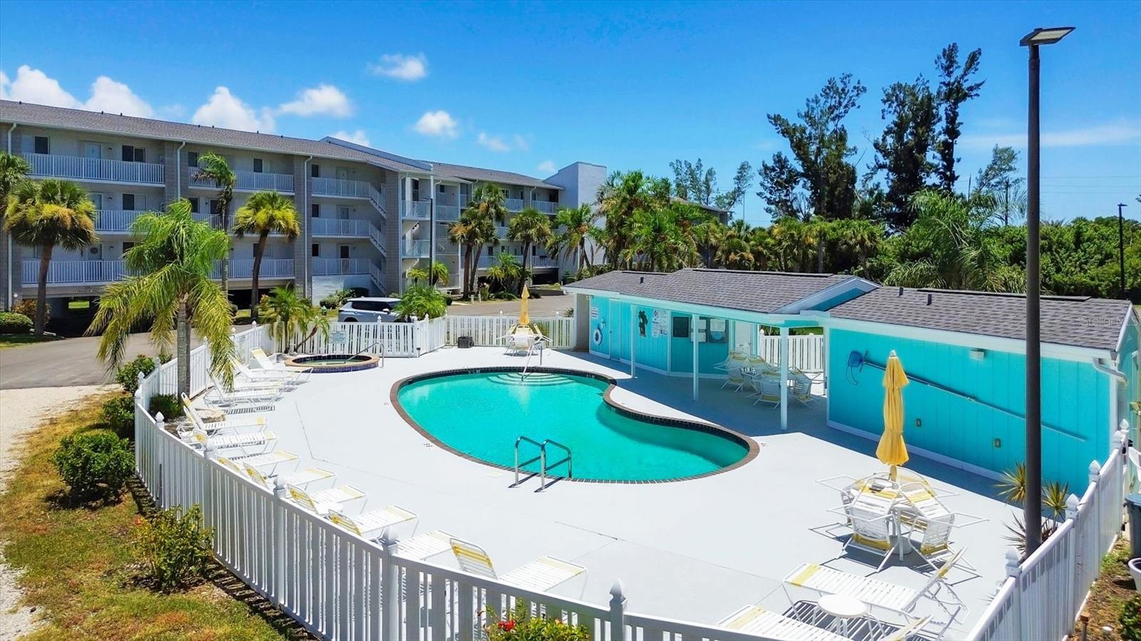 LEMON BAY BREEZES PH 01 - Residential