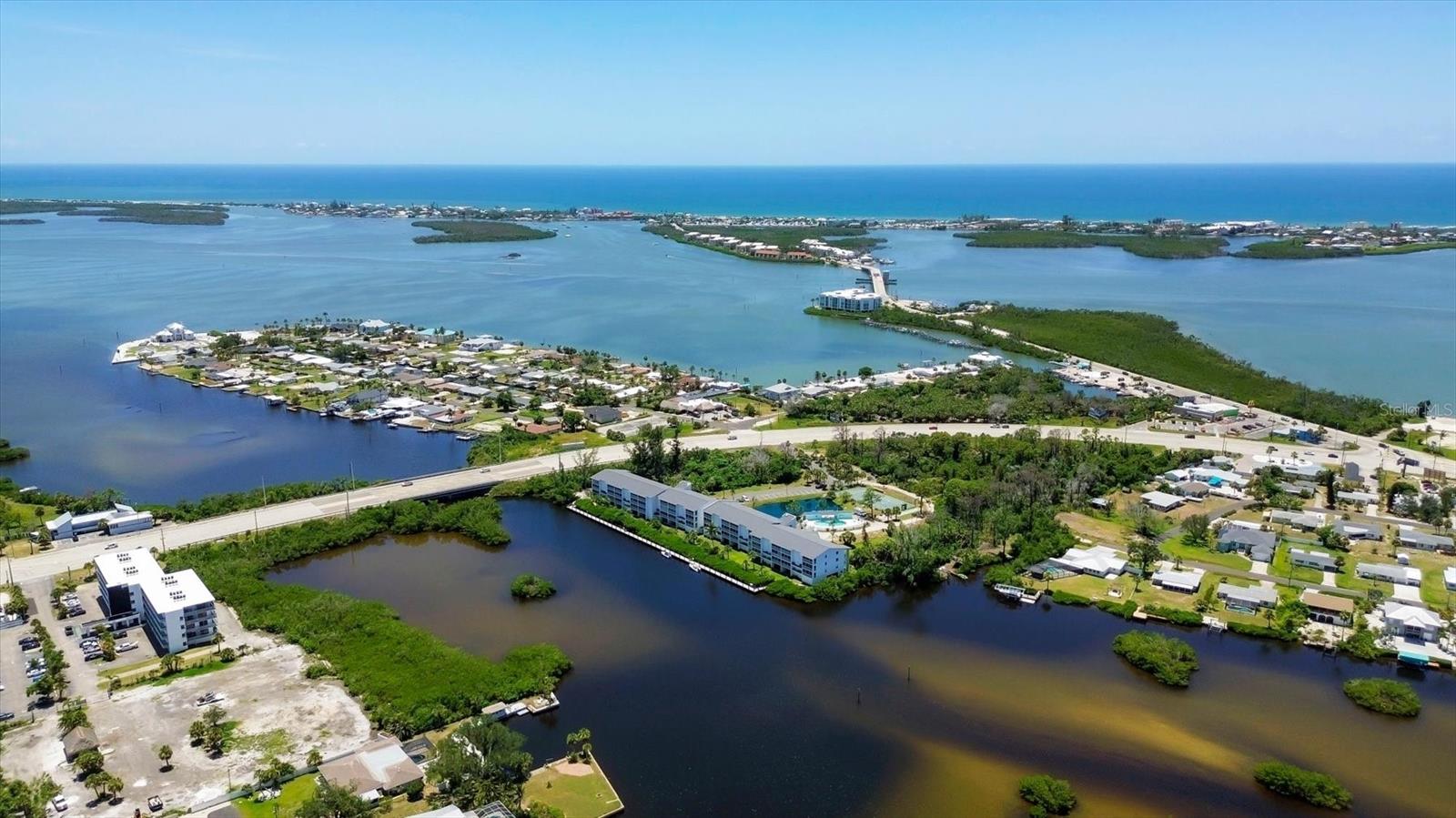 LEMON BAY BREEZES PH 01 - Residential