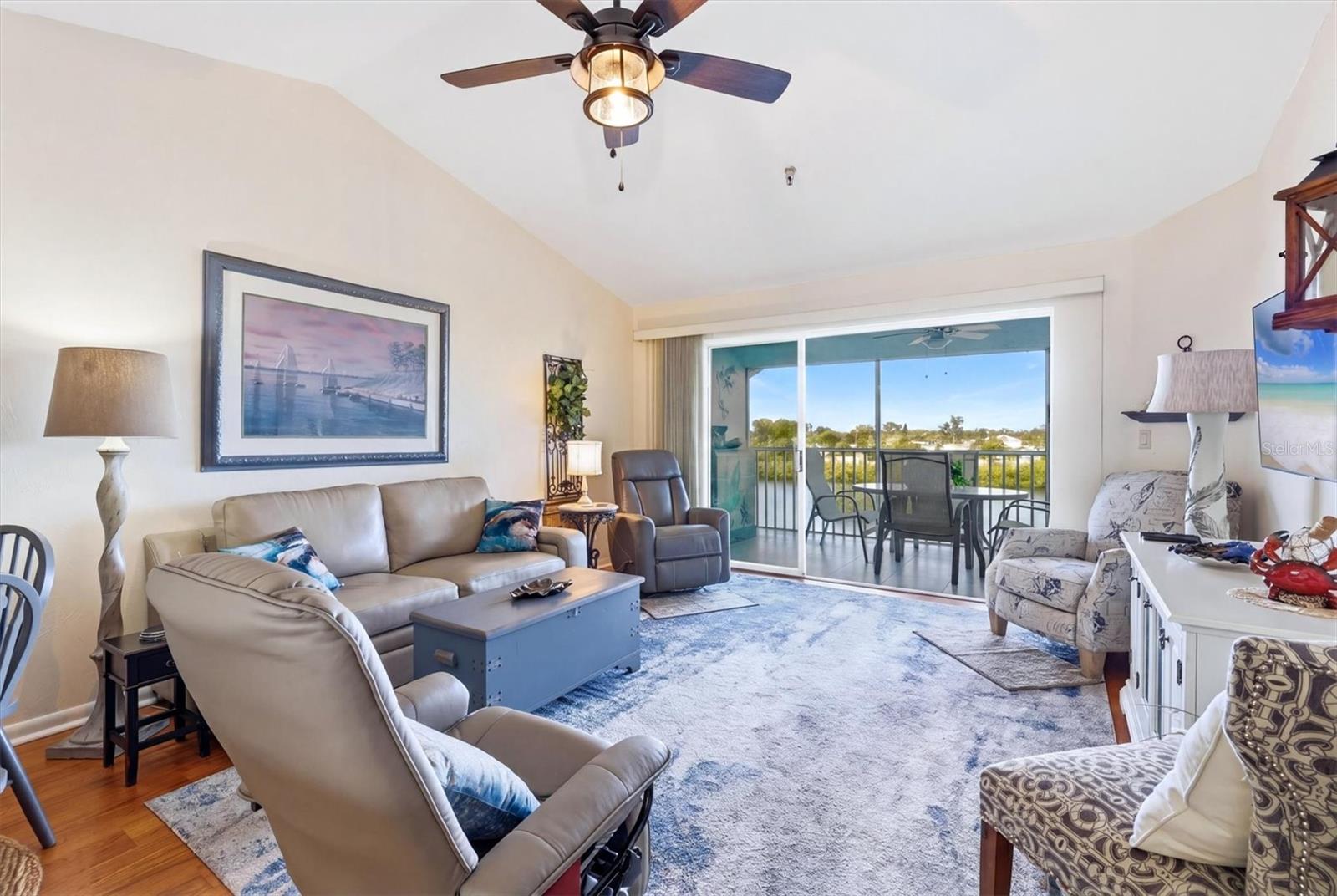 LEMON BAY BREEZES PH 01 - Residential