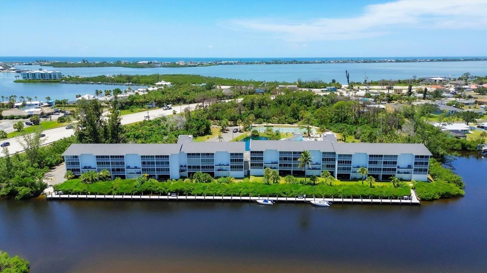 LEMON BAY BREEZES PH 01 - Residential