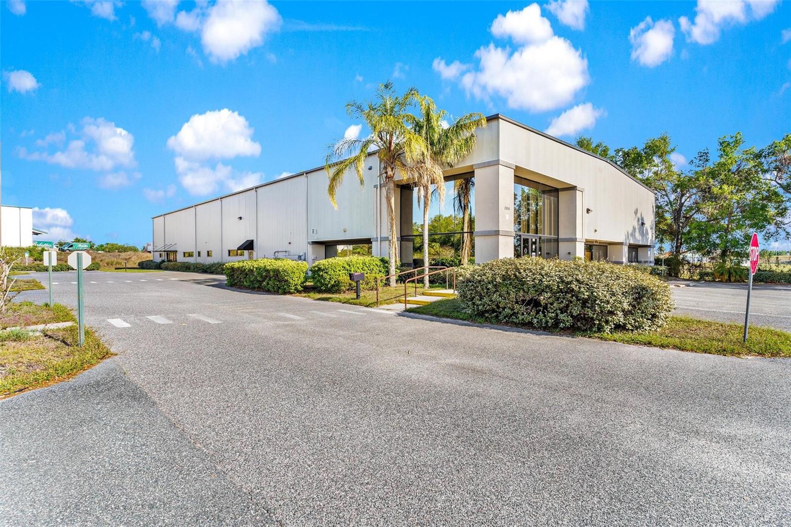 Photo 1 of 31 — 1904 THOMAS AVENUE 102, LEESBURG, FL 34748