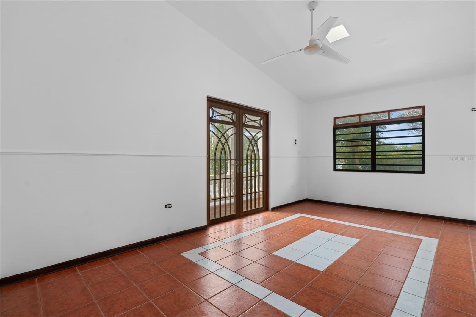 BARRIO BAJURAS - Residential