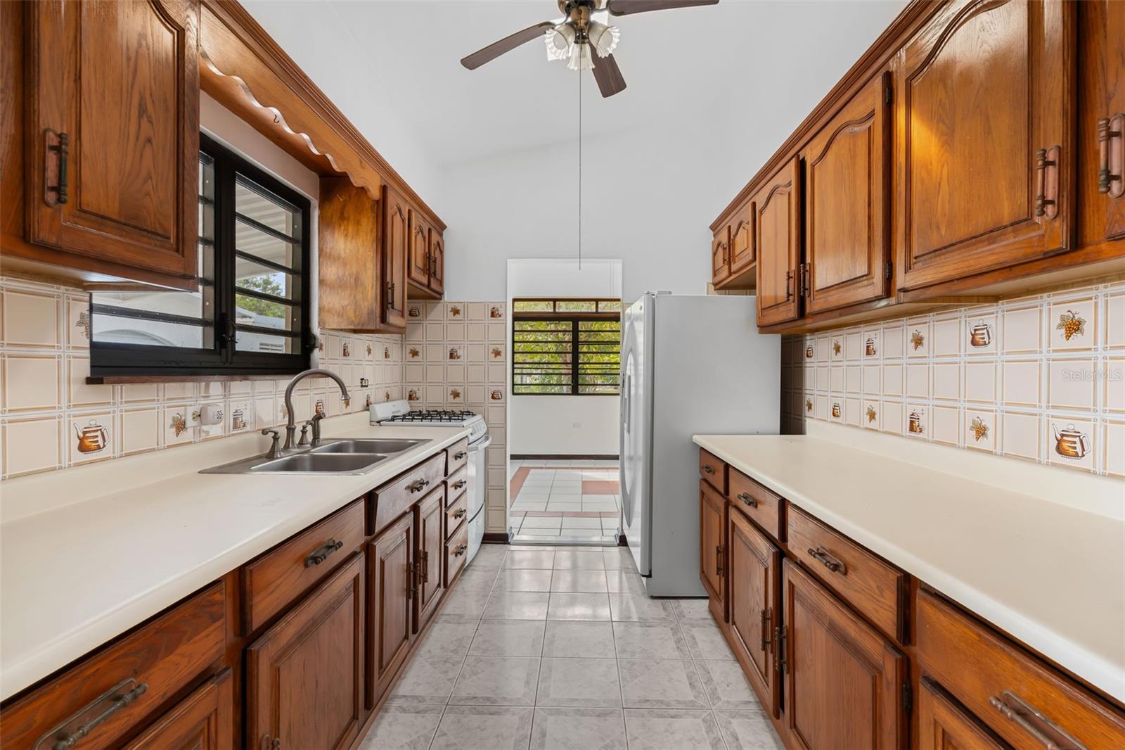 BARRIO BAJURAS - Residential