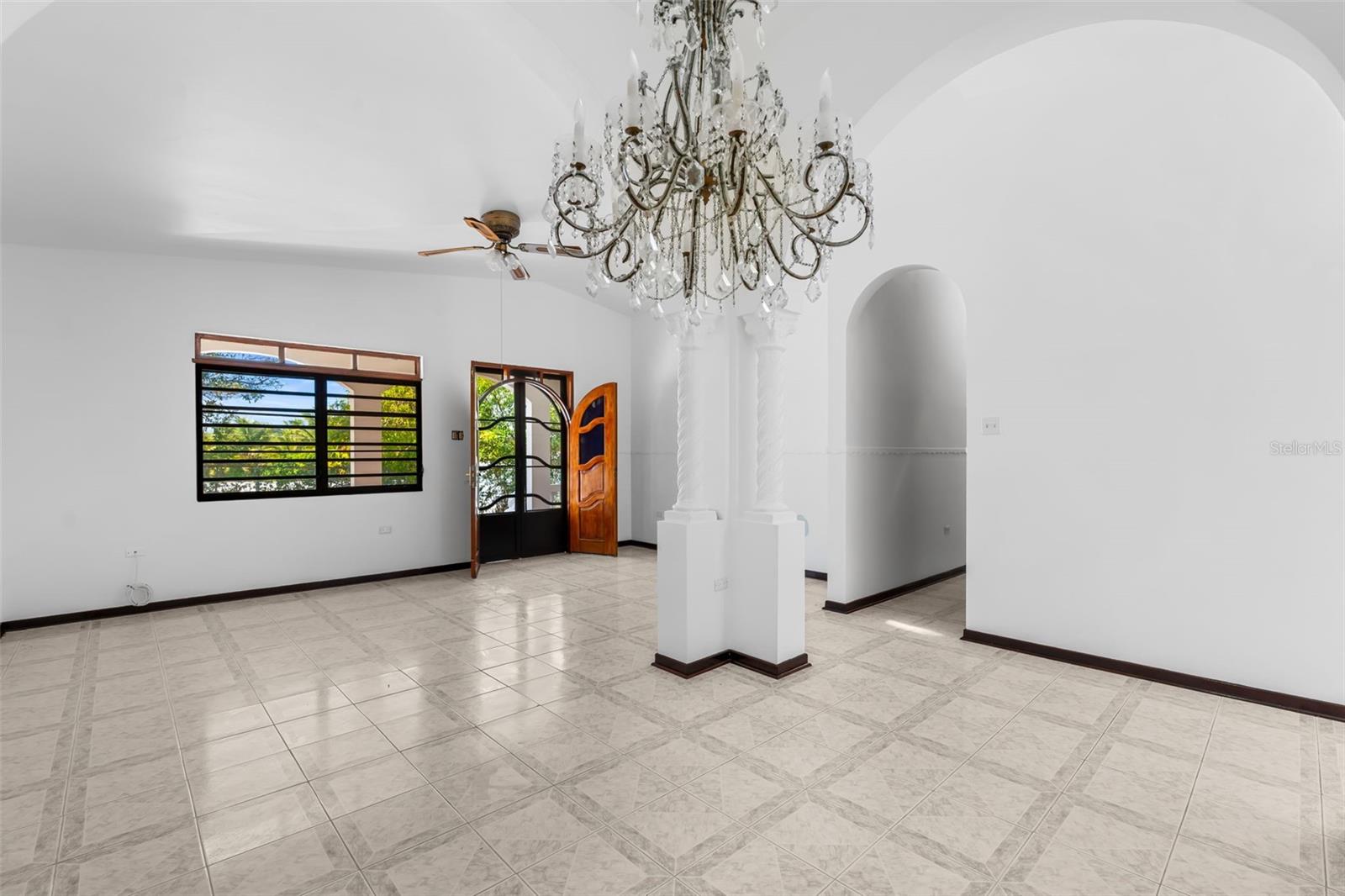 BARRIO BAJURAS - Residential