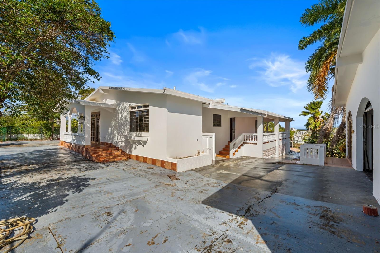 BARRIO BAJURAS - Residential