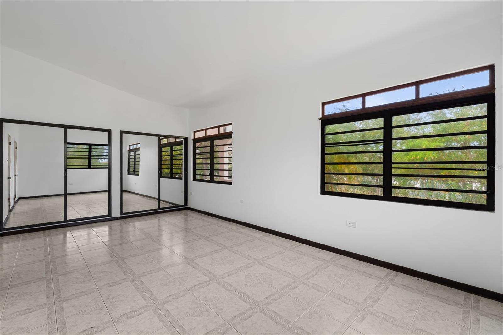 BARRIO BAJURAS - Residential