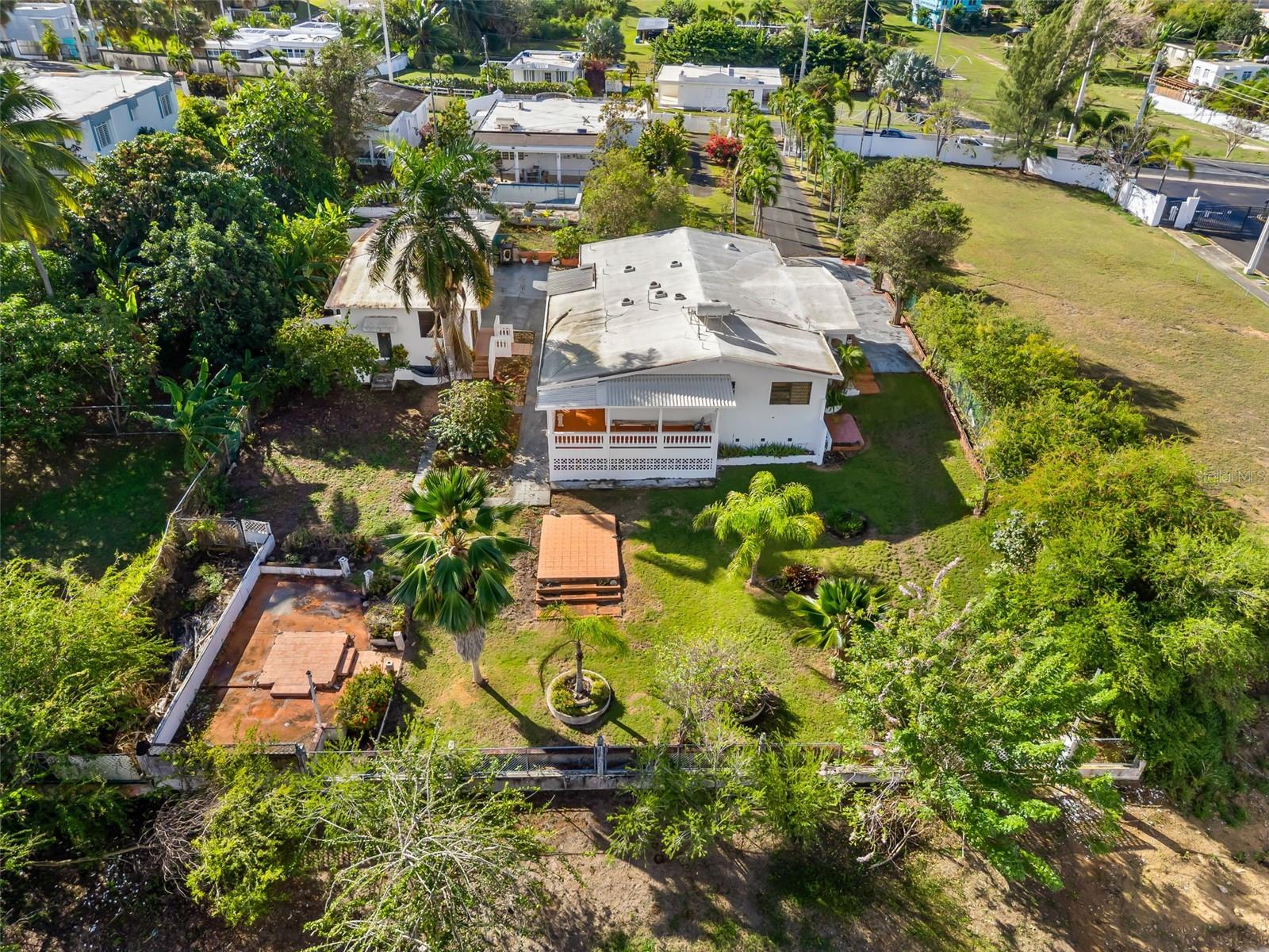 BARRIO BAJURAS - Residential