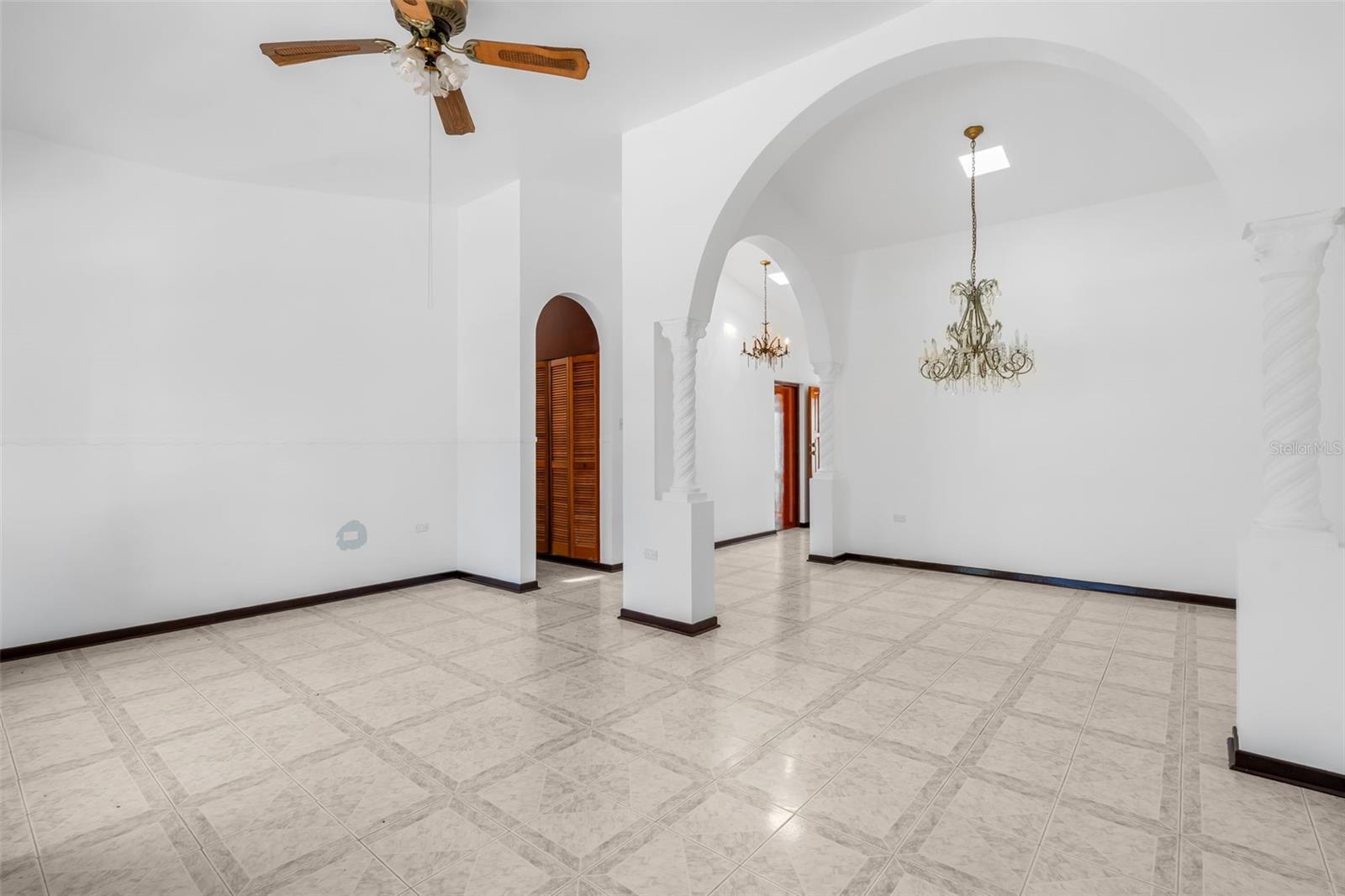 BARRIO BAJURAS - Residential