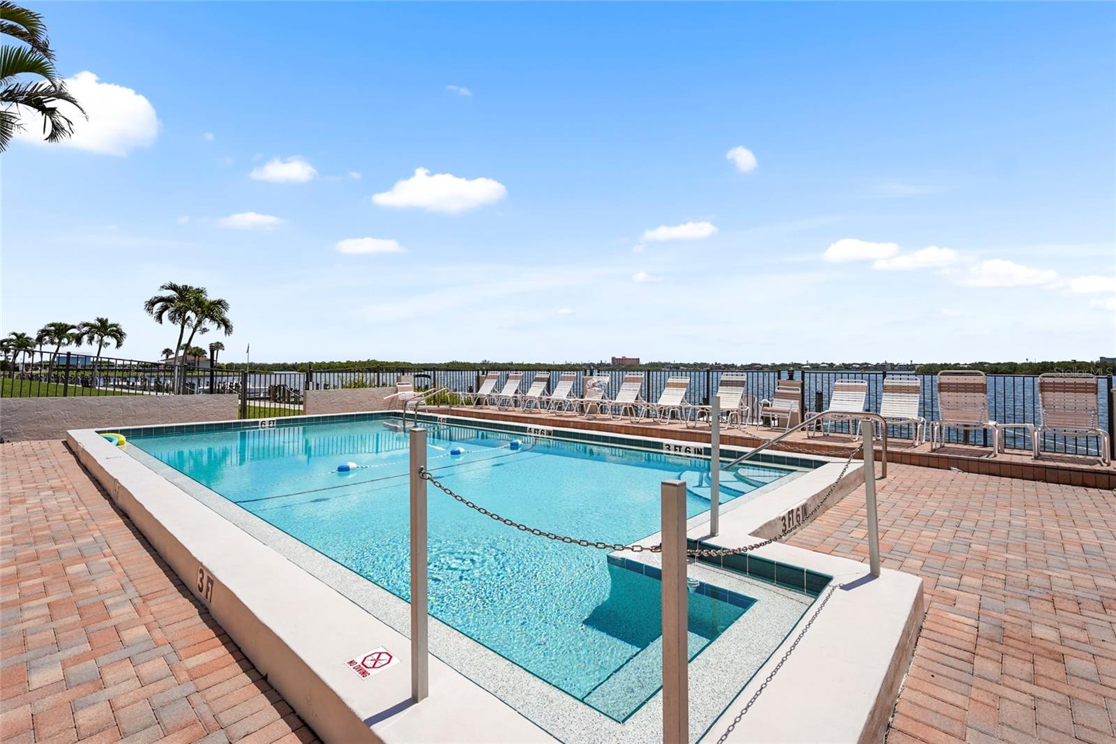 SUNRISE COVE SEC 3 - Residential