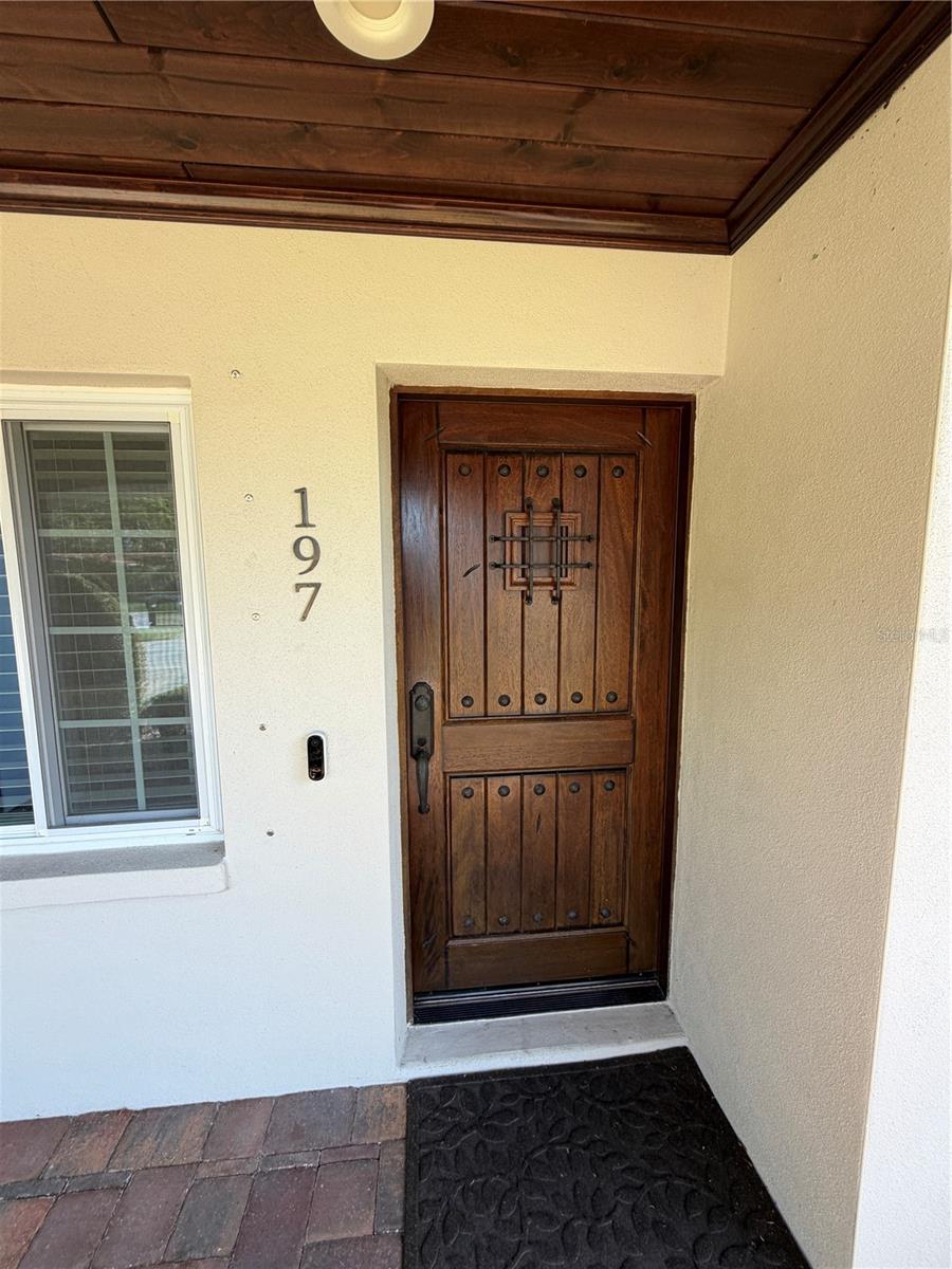 197 IRWIN STREET W