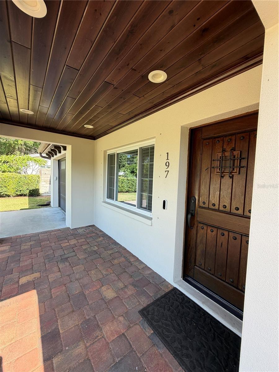 197 IRWIN STREET W
