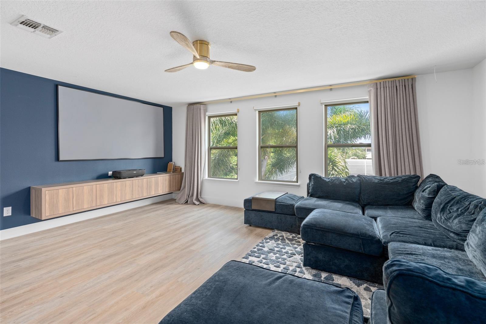 HOLDEN COVE - Residential