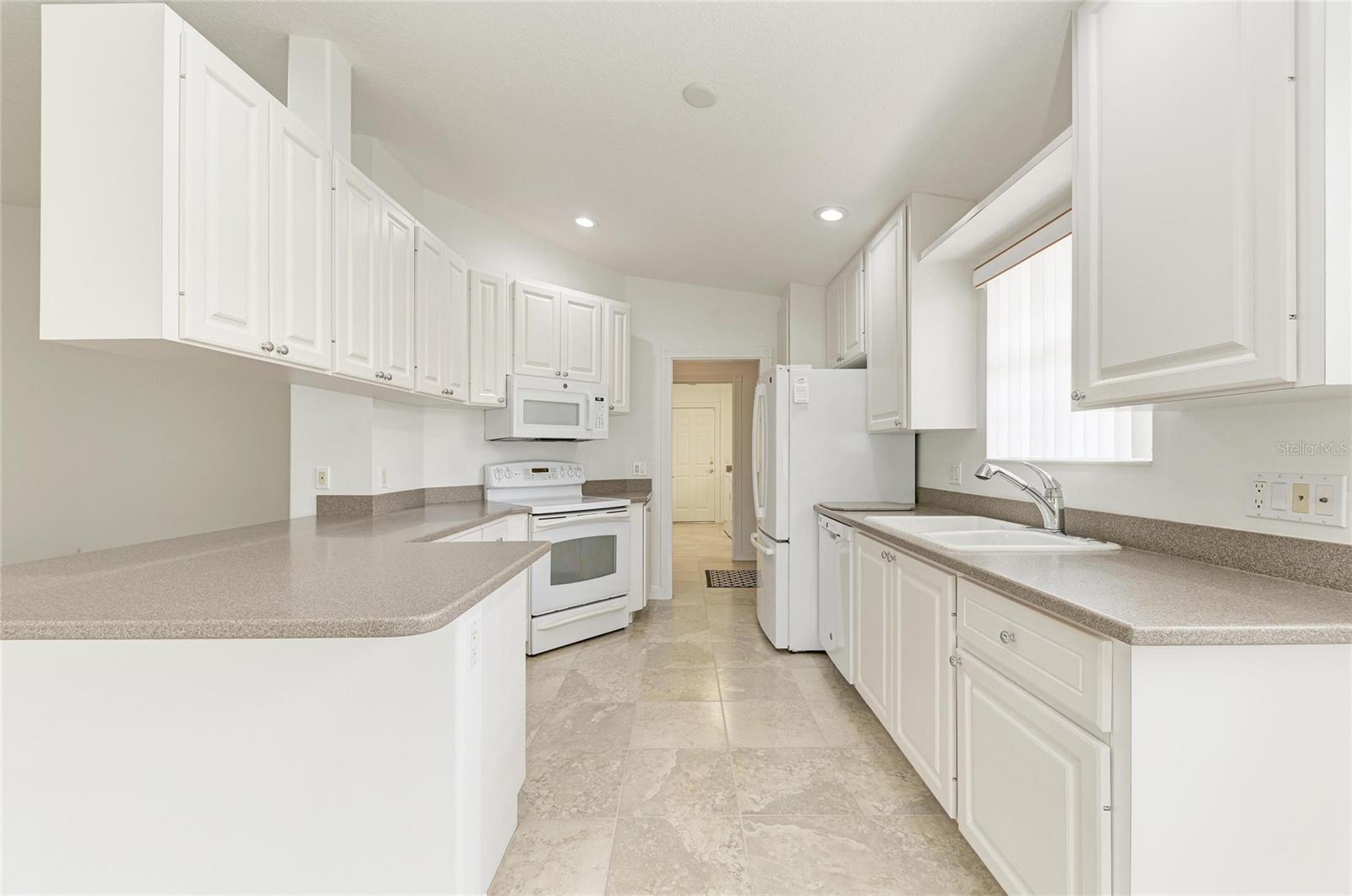 ISLANDWALK/WEST VLGS PH 1A - Residential