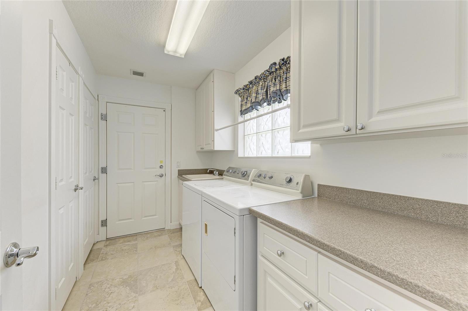 ISLANDWALK/WEST VLGS PH 1A - Residential