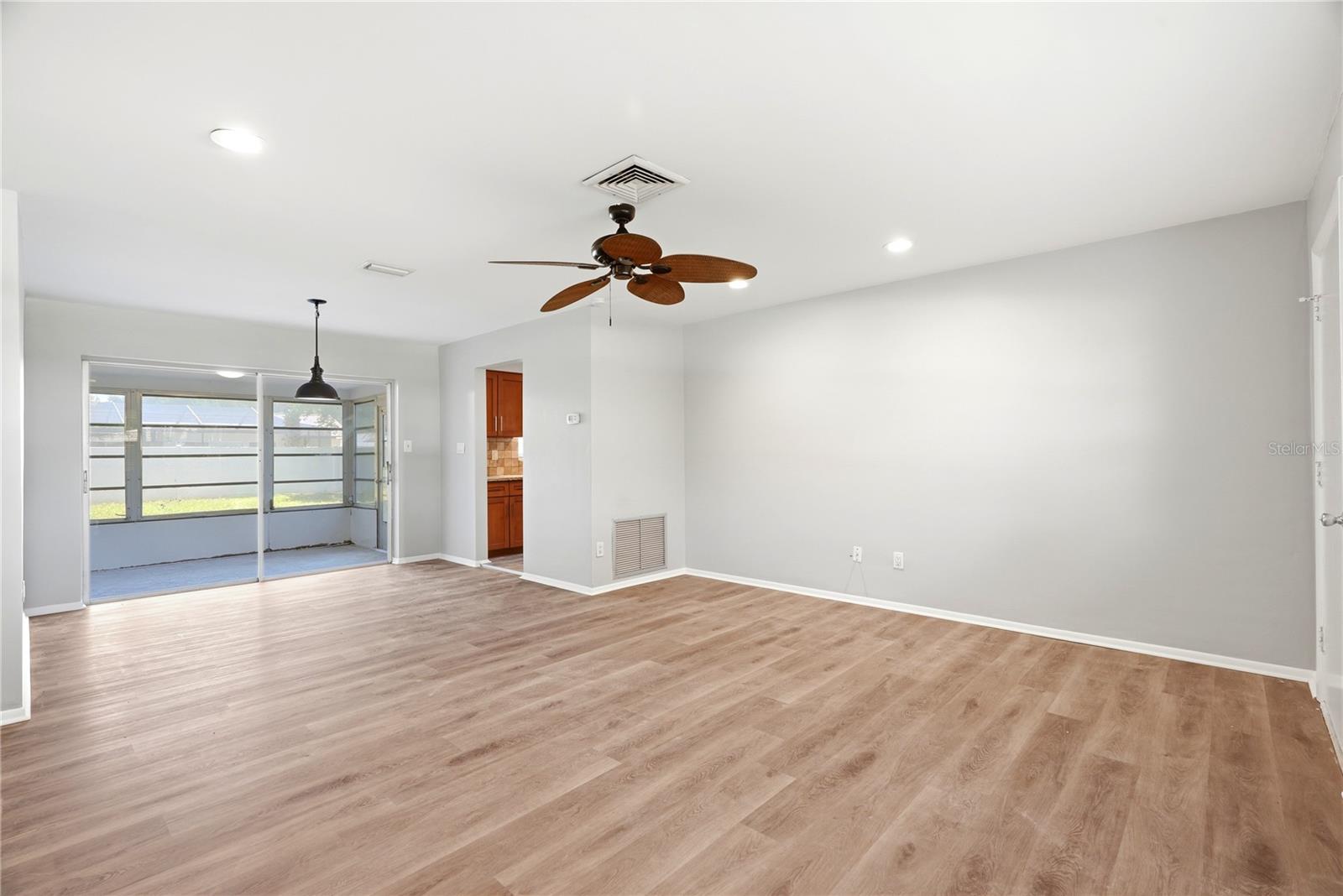 2437 RUTLAND LANE