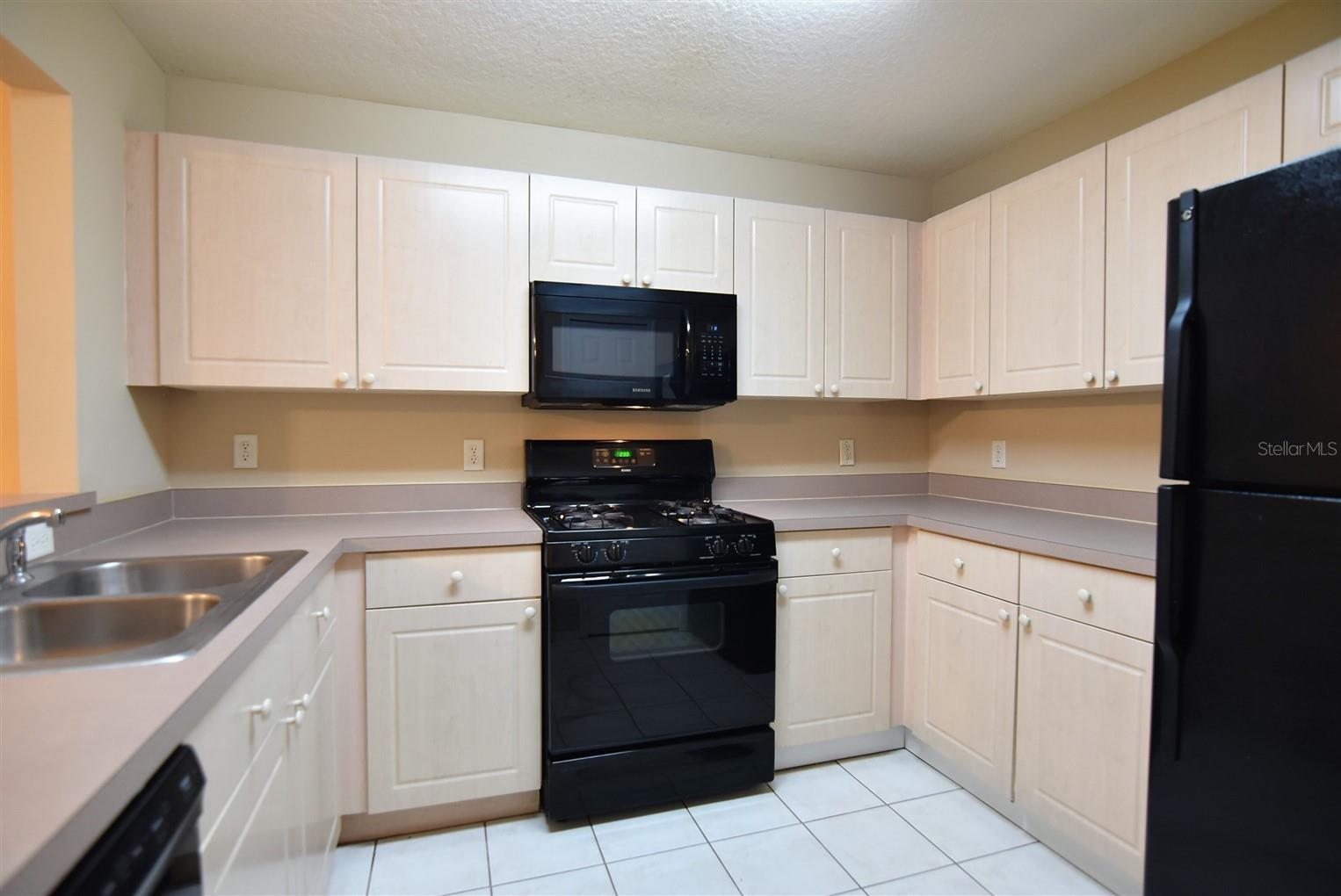 WESTSIDE TWNHMS-PH 05 A B & C - Residential Lease