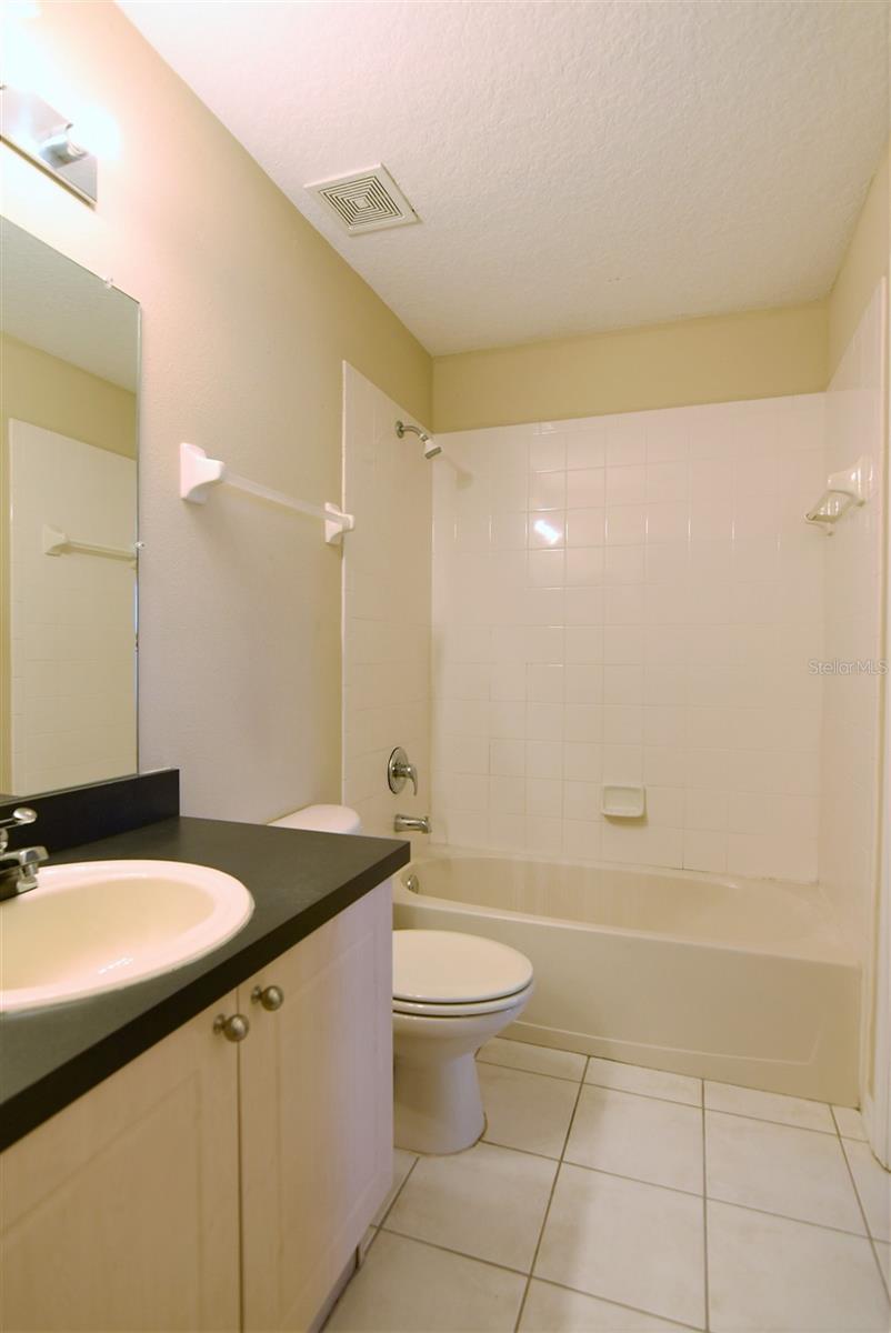 WESTSIDE TWNHMS-PH 05 A B & C - Residential Lease