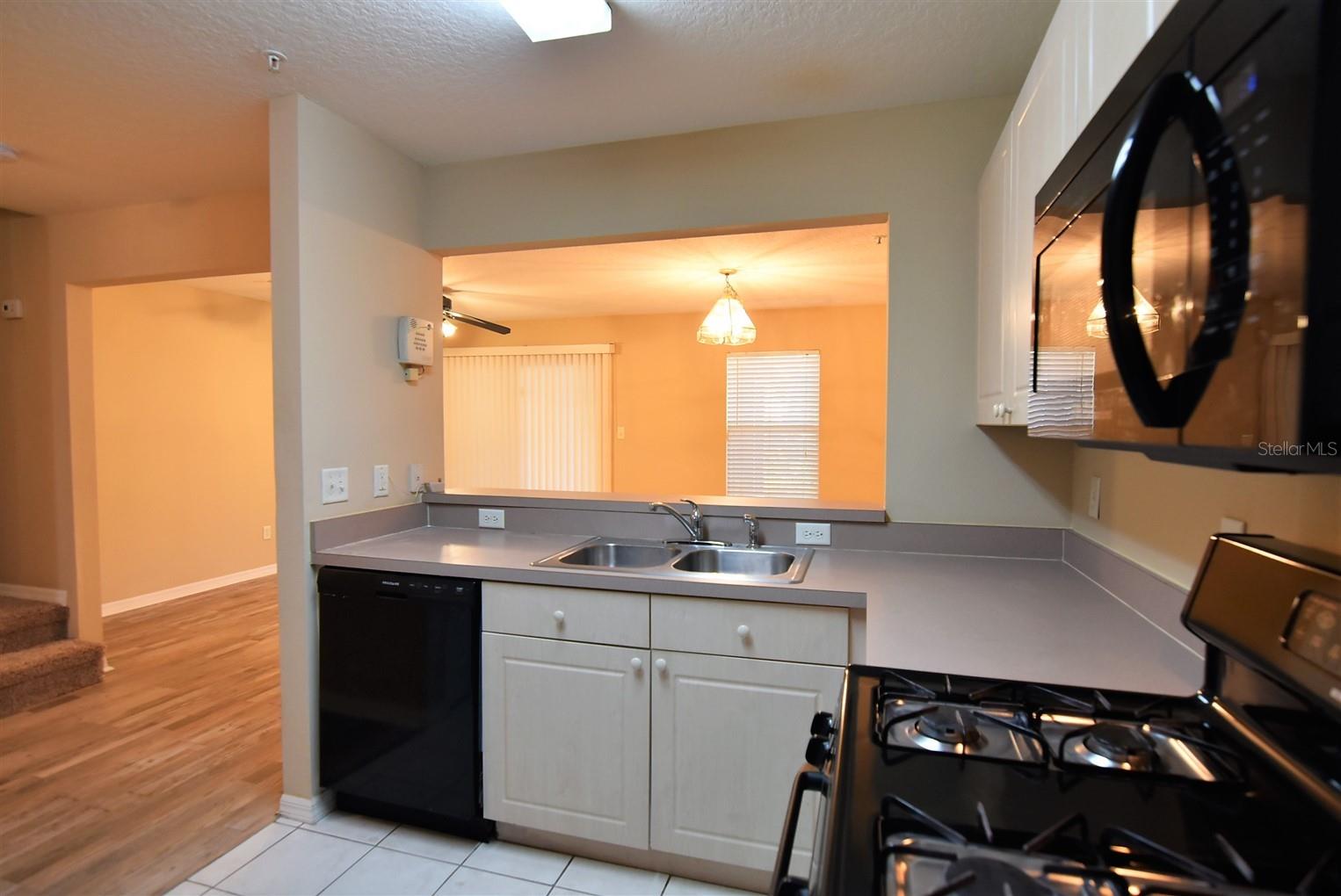 WESTSIDE TWNHMS-PH 05 A B & C - Residential Lease