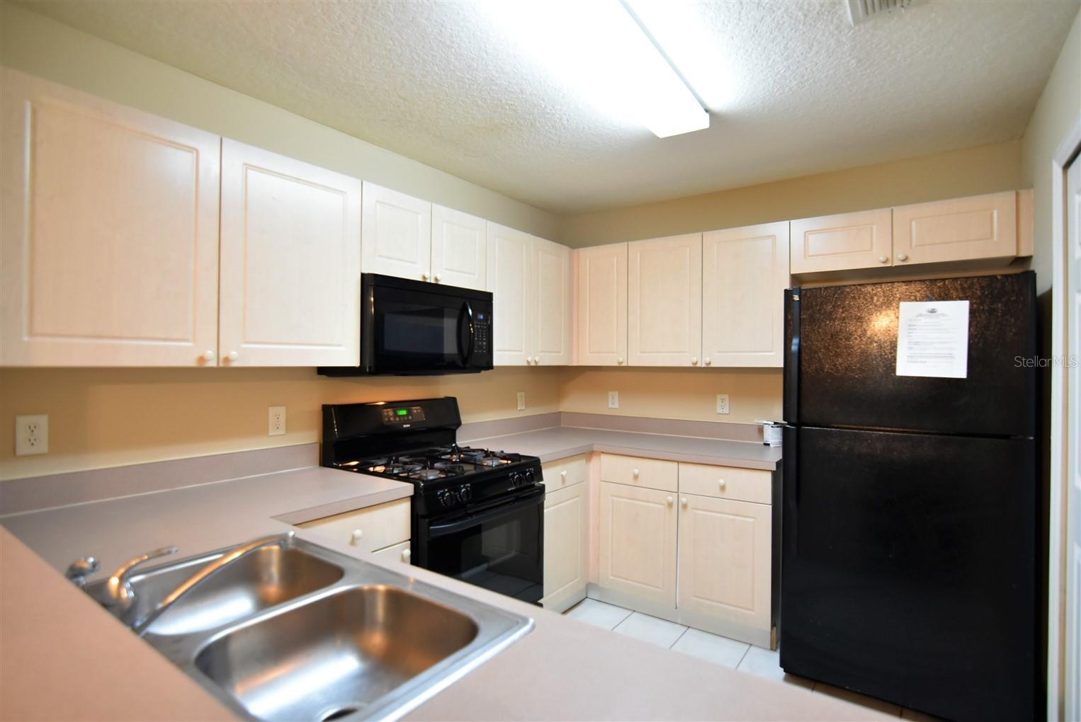 WESTSIDE TWNHMS-PH 05 A B & C - Residential Lease