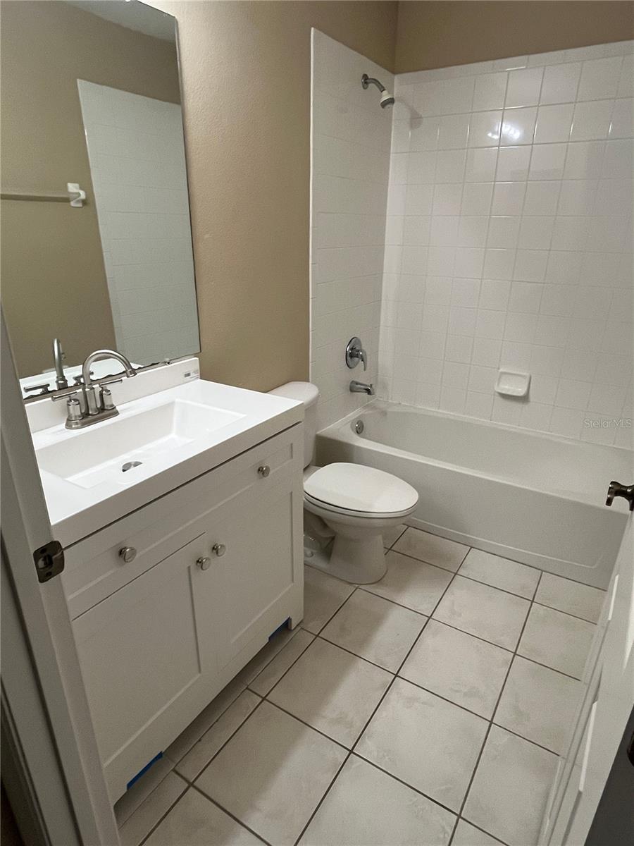 WESTSIDE TWNHMS-PH 05 A B & C - Residential Lease
