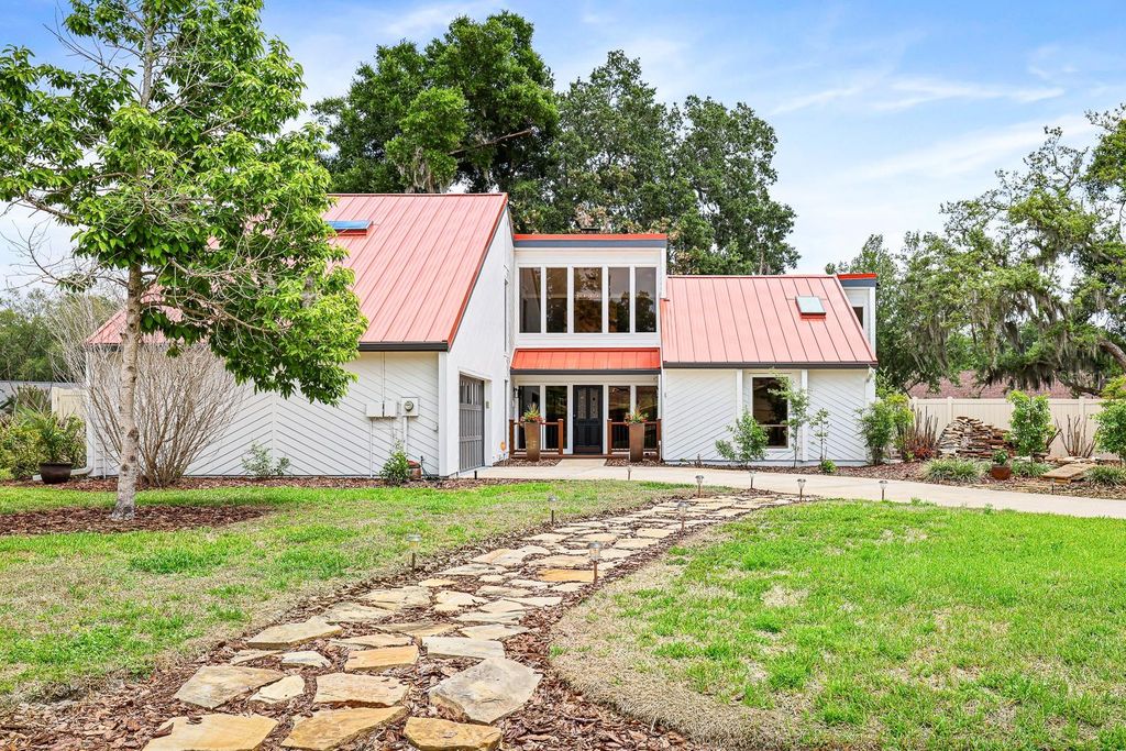 Photo of 2925 Chelsea Woods Drive, Valrico, FL 33596 (MLS # TB8495520)