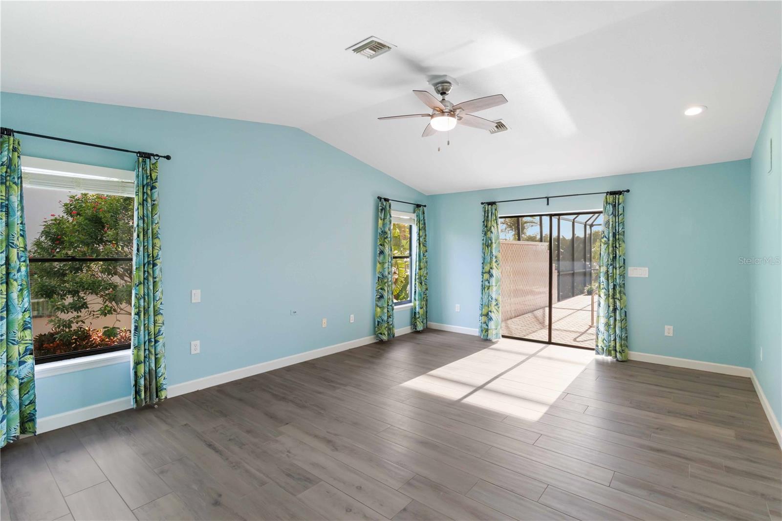 BAY ISLES - Residential