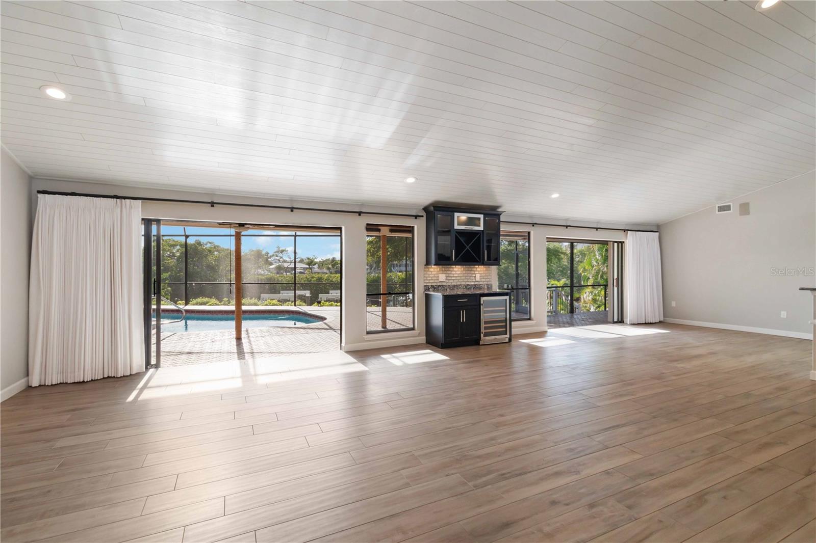 BAY ISLES - Residential