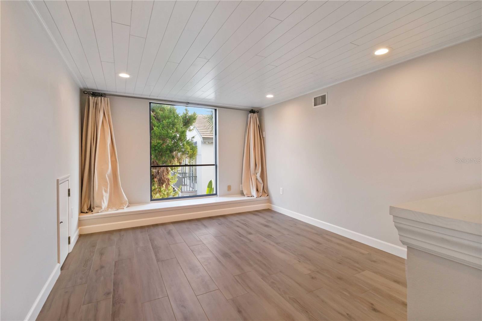 BAY ISLES - Residential