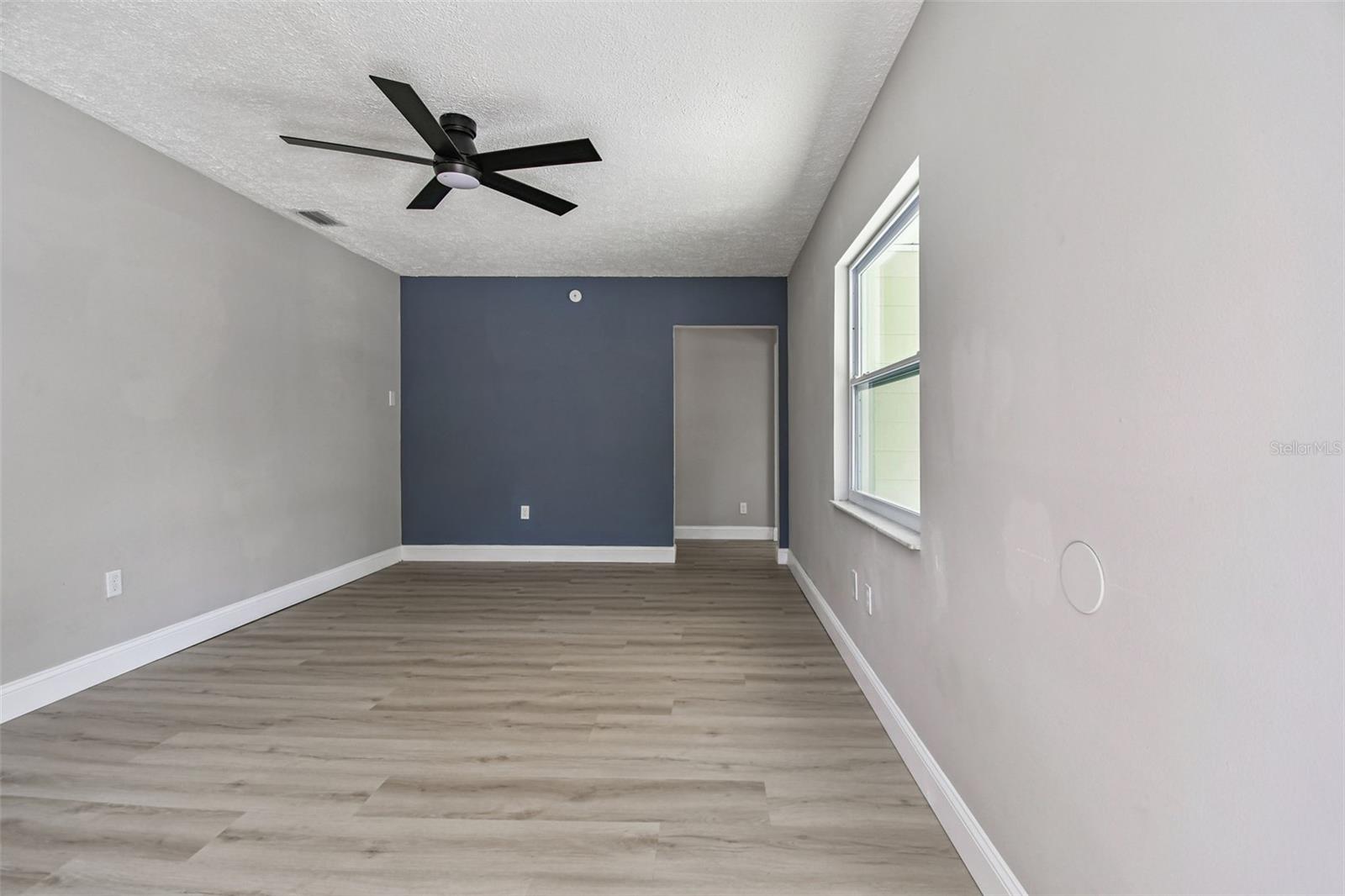 8325 N ORANGEVIEW AVENUE