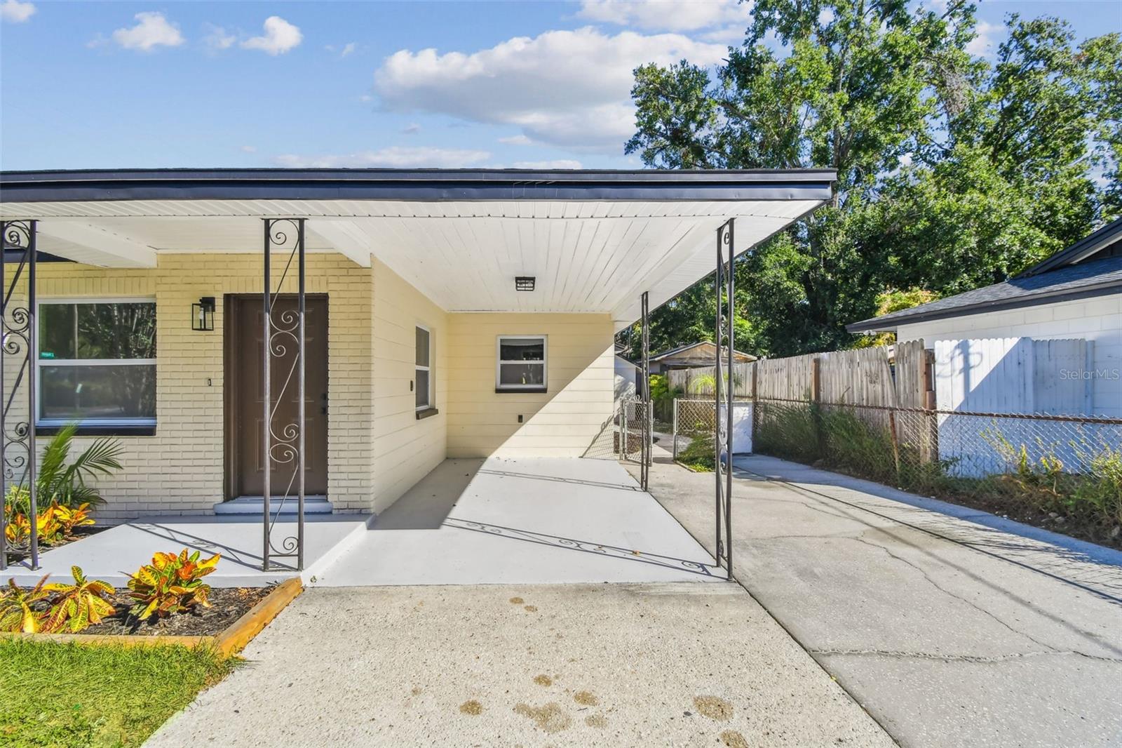 8325 N ORANGEVIEW AVENUE