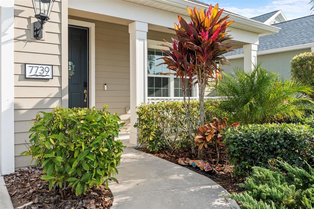 Photo of 7739 Ridgelake Circle, Bradenton, FL 34203 (MLS # A4673386)