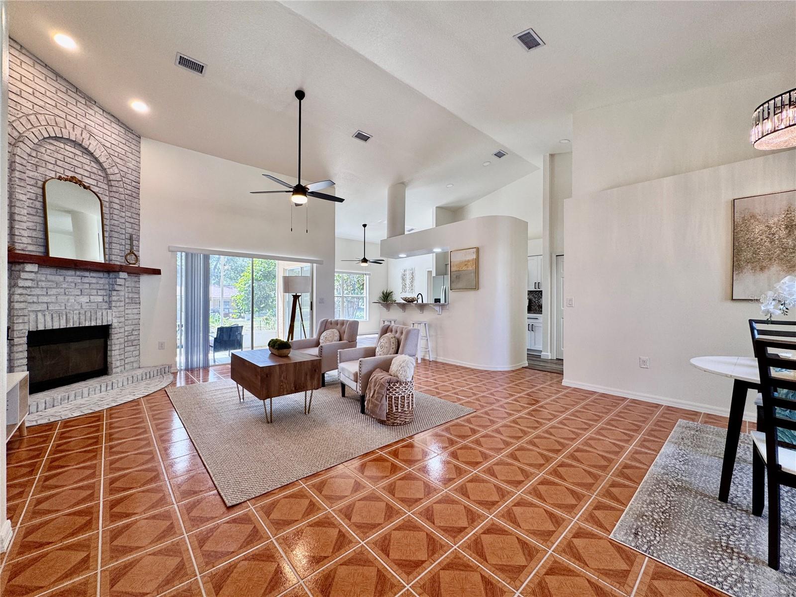 2752 CYPRESS DRIVE