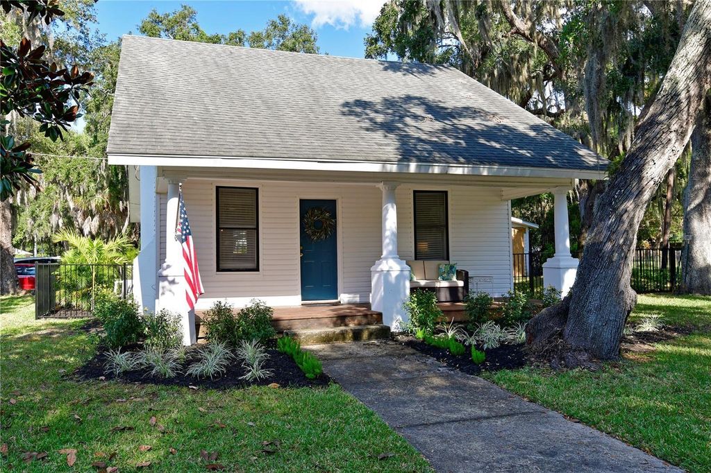 Photo of 1318 6th Street W, Palmetto, FL 34221 (MLS # A4665531)