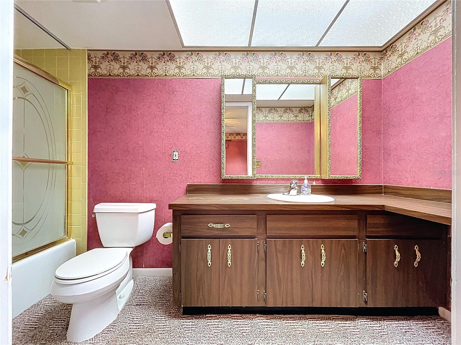 HOLLOWTREE - Residential