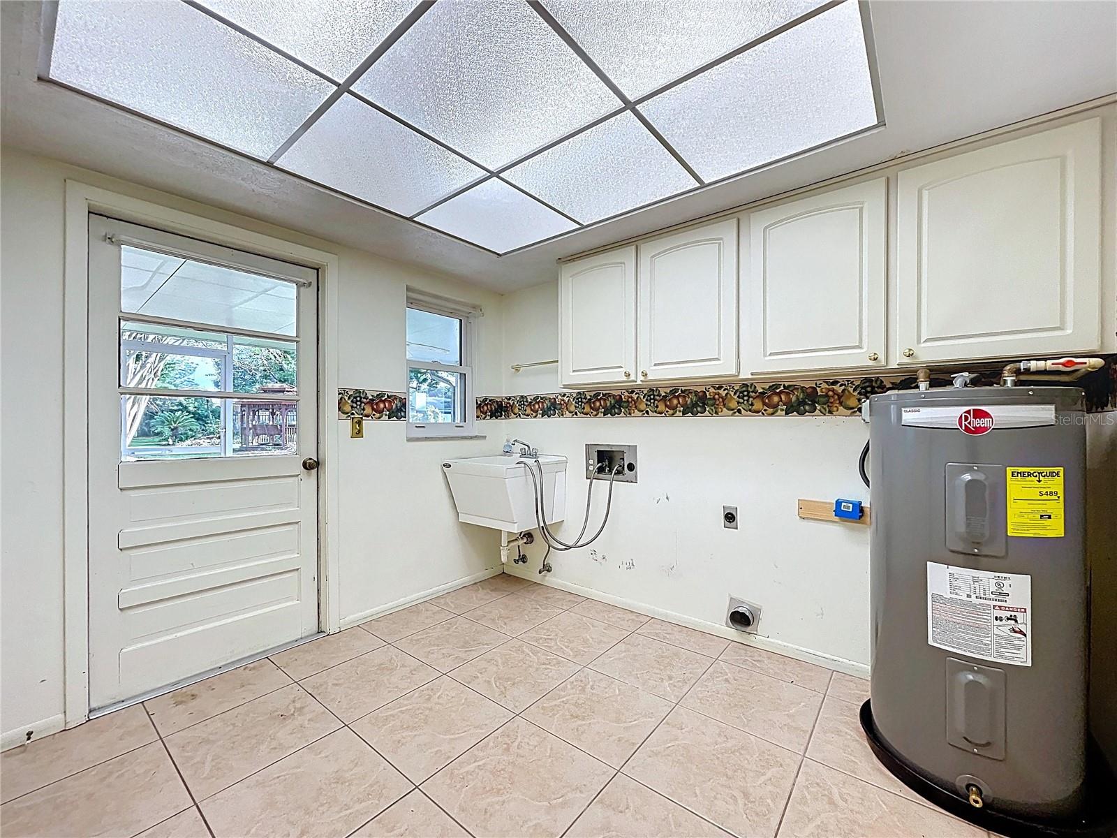 HOLLOWTREE - Residential