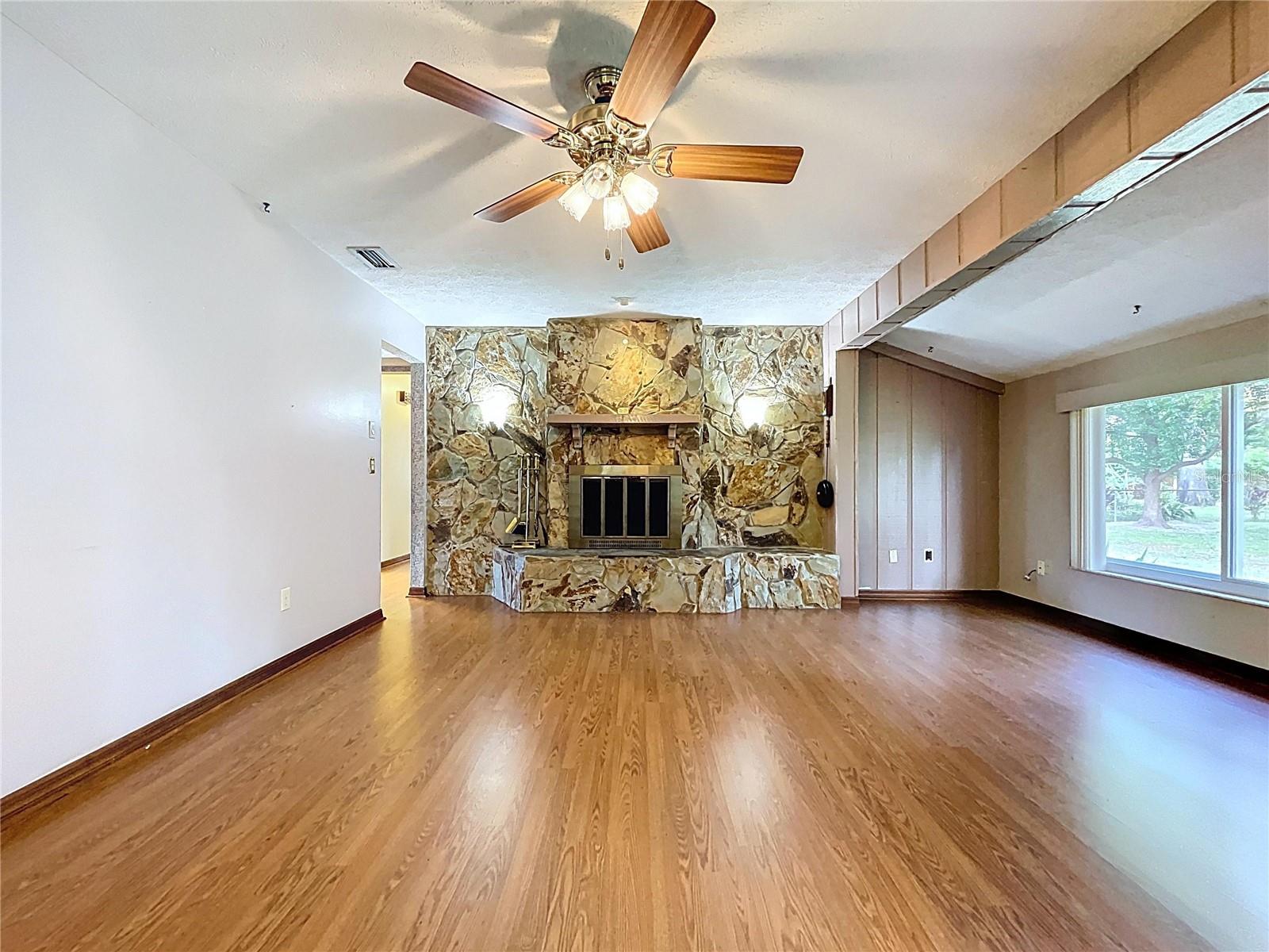 HOLLOWTREE - Residential