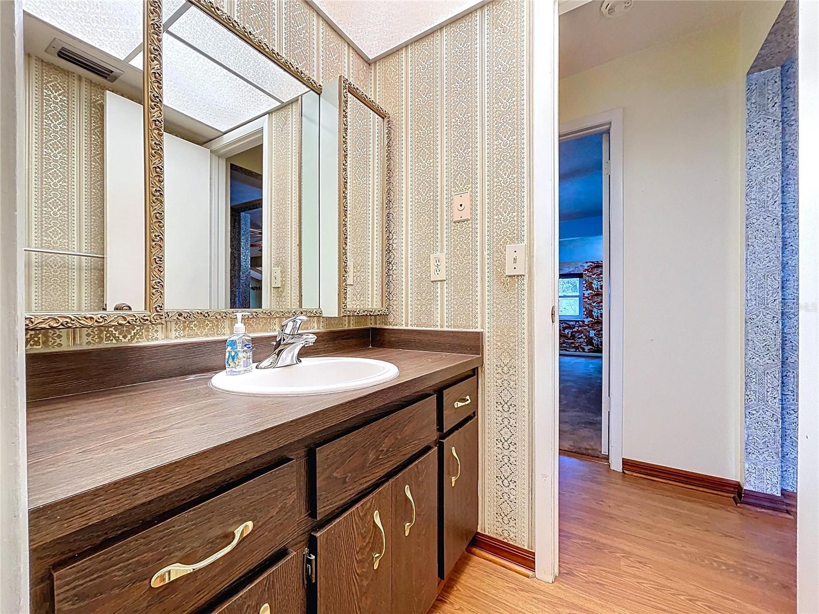 HOLLOWTREE - Residential