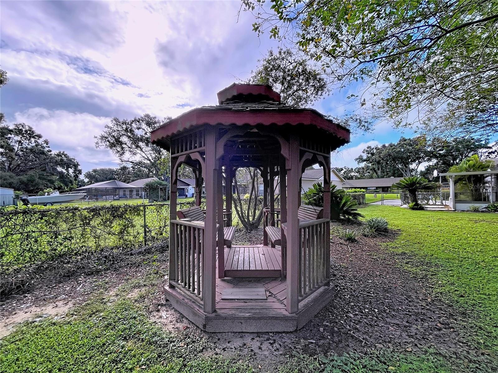 HOLLOWTREE - Residential