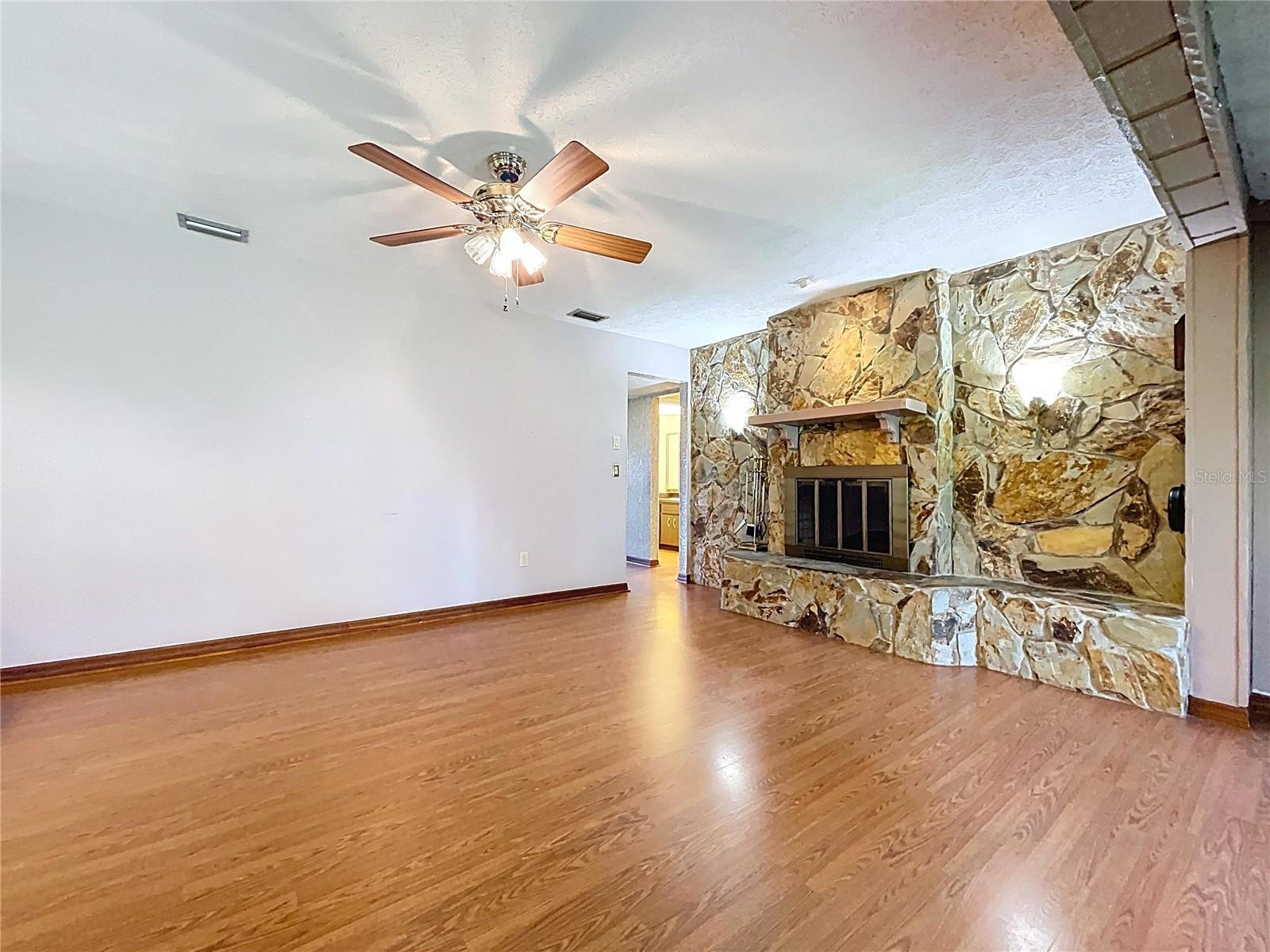 HOLLOWTREE - Residential