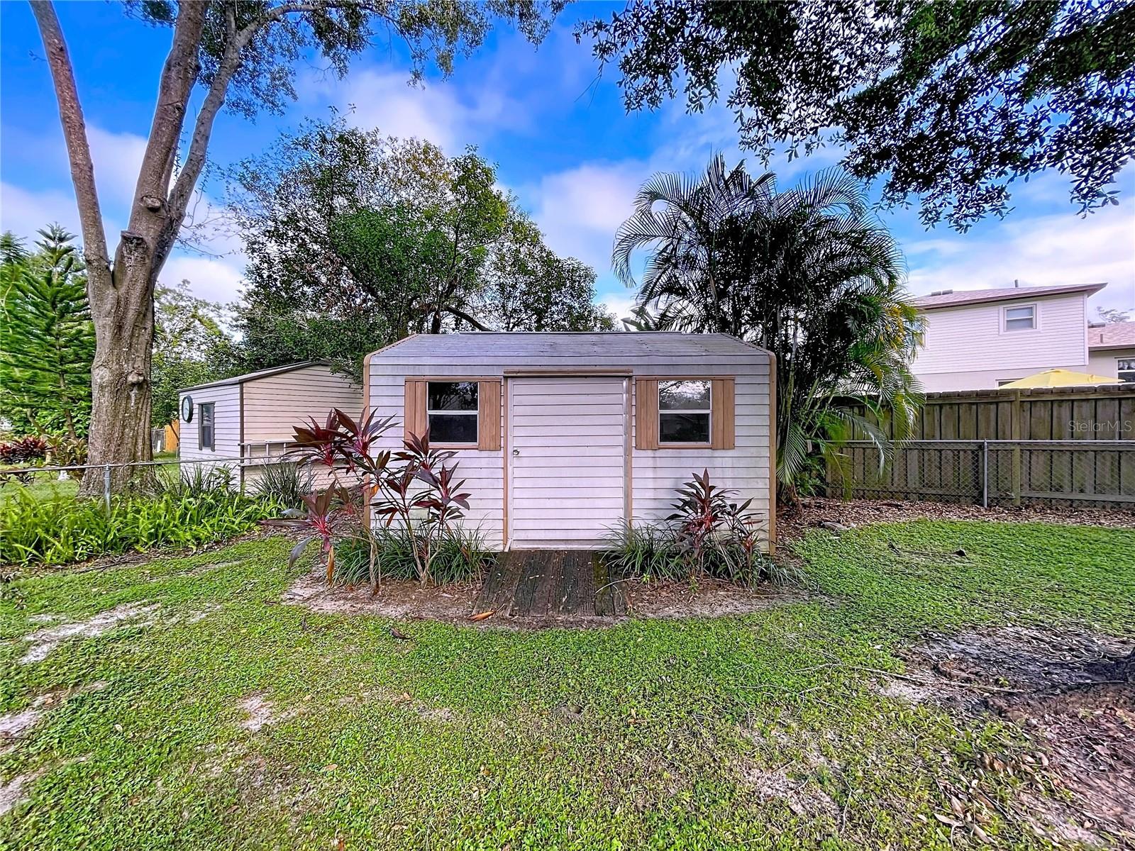 HOLLOWTREE - Residential