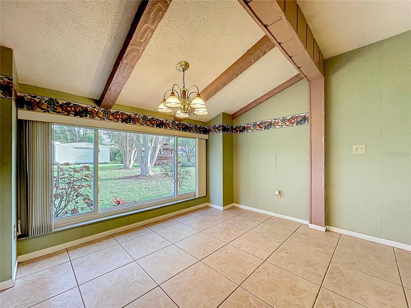 HOLLOWTREE - Residential