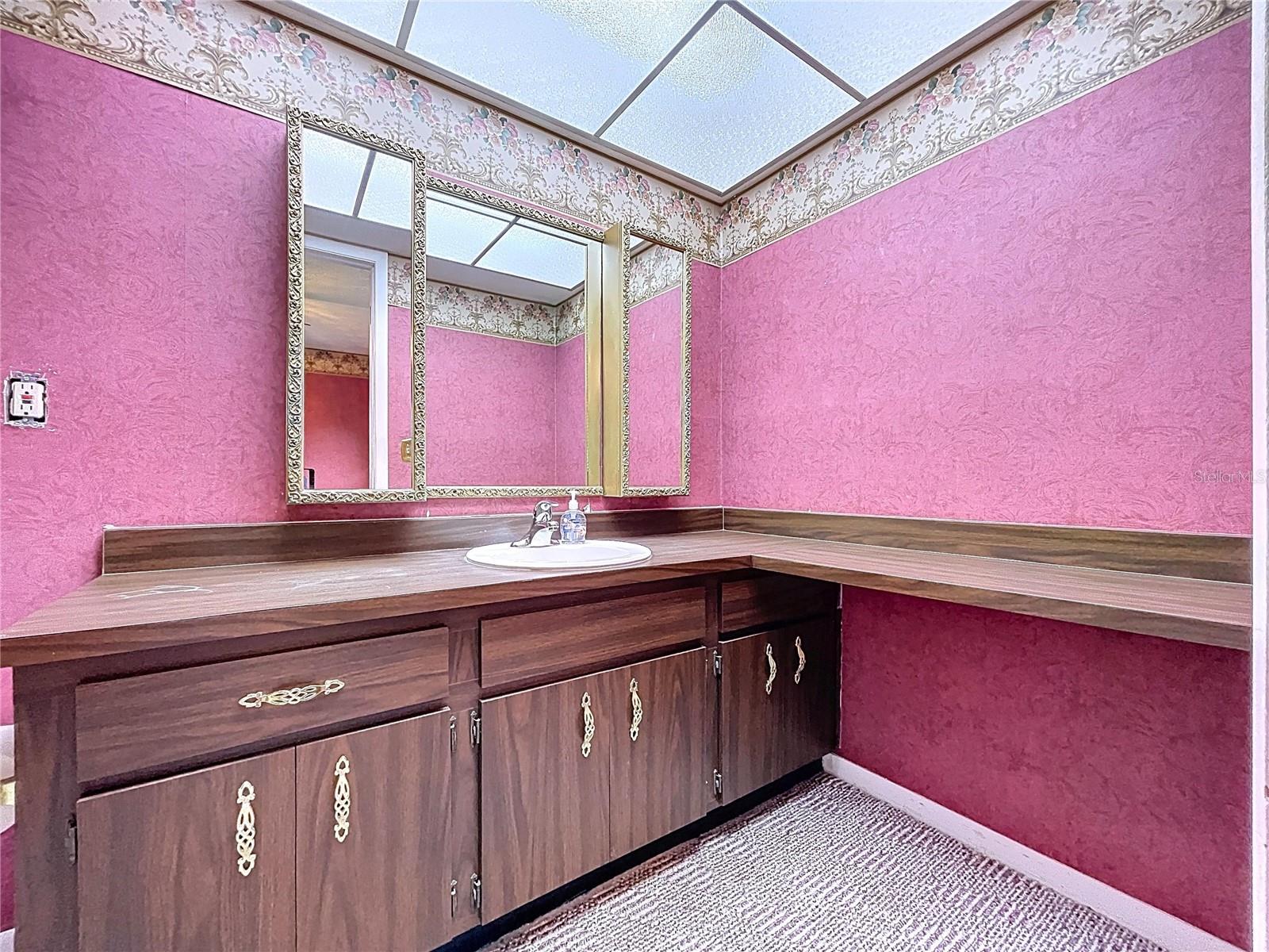 HOLLOWTREE - Residential