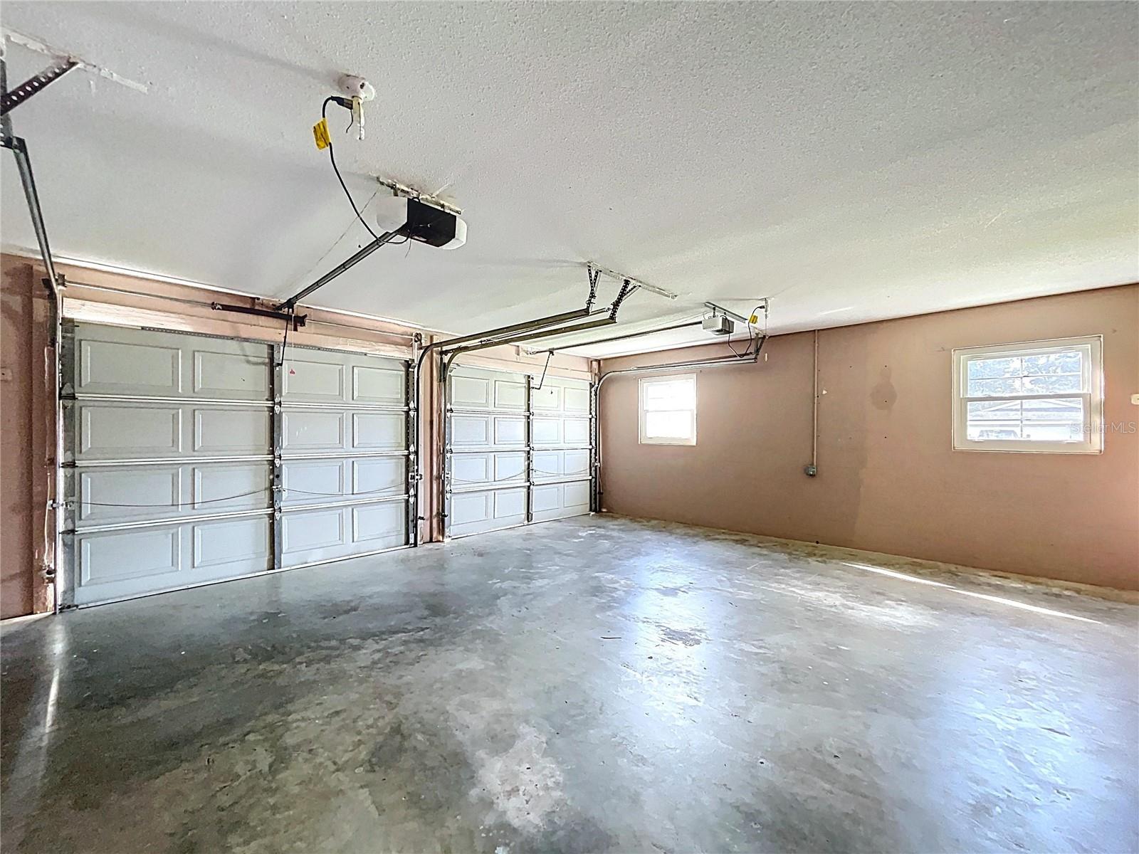 HOLLOWTREE - Residential