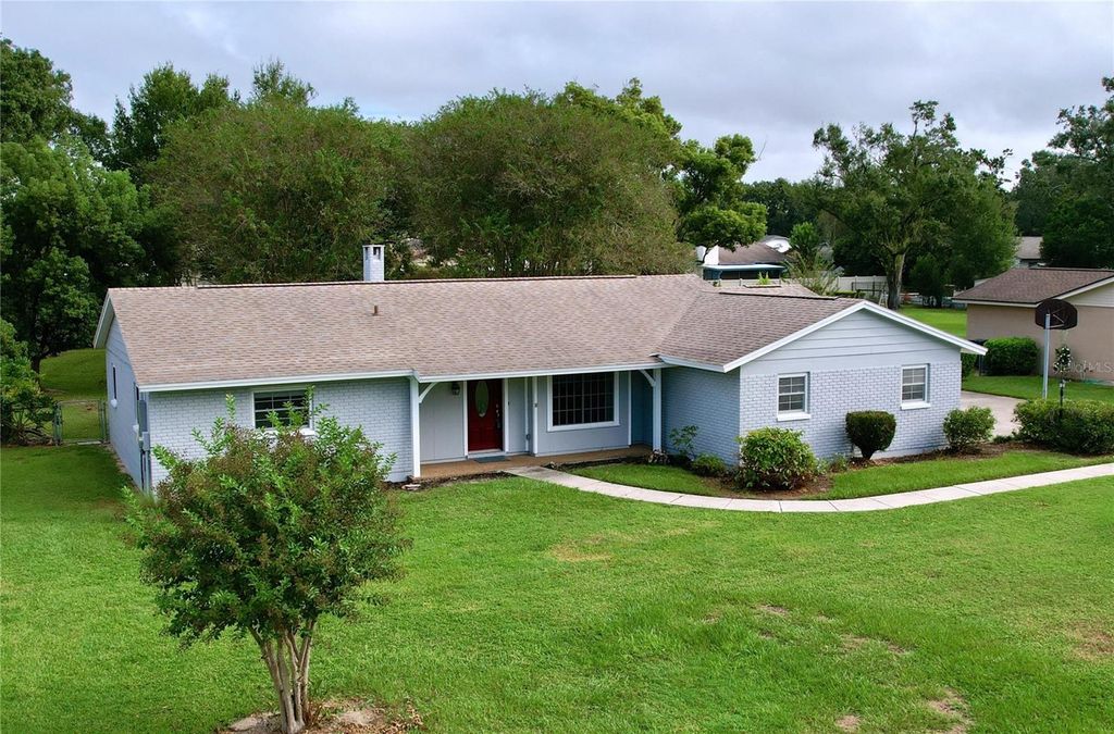 Photo of 318 Hollowtree Drive, Seffner, FL 33584 (MLS # TB8432830)