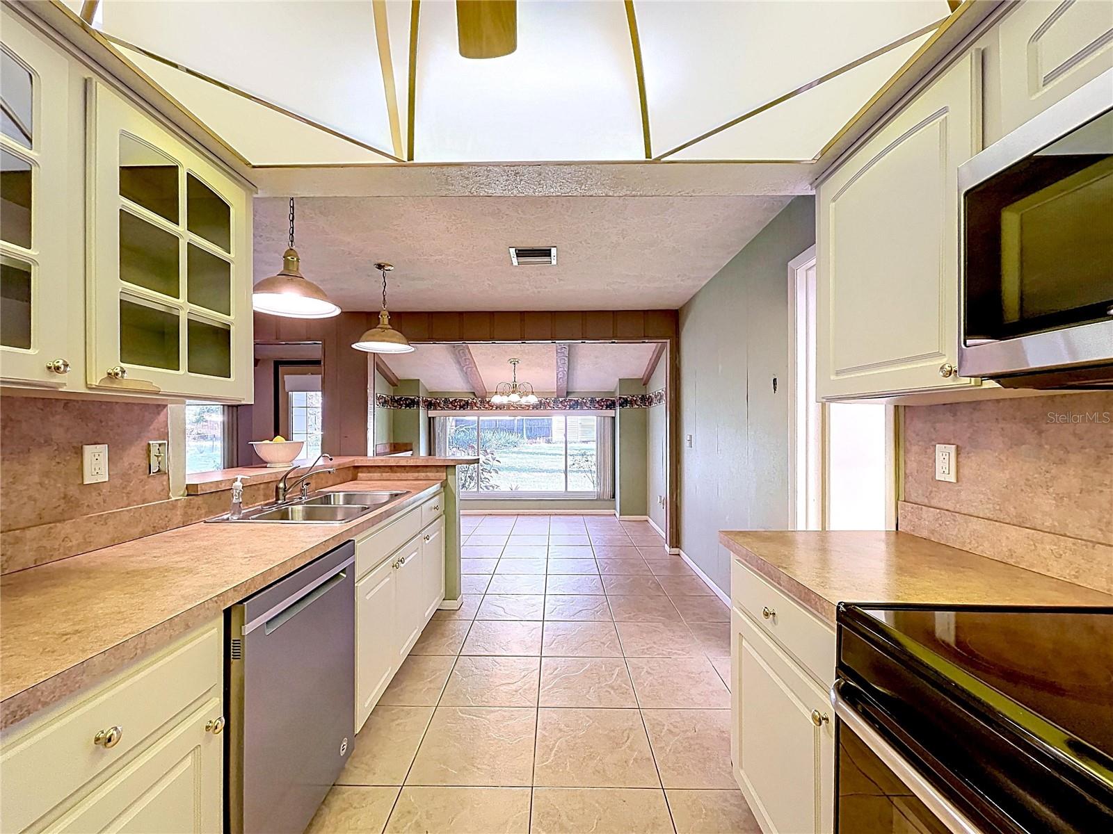 HOLLOWTREE - Residential