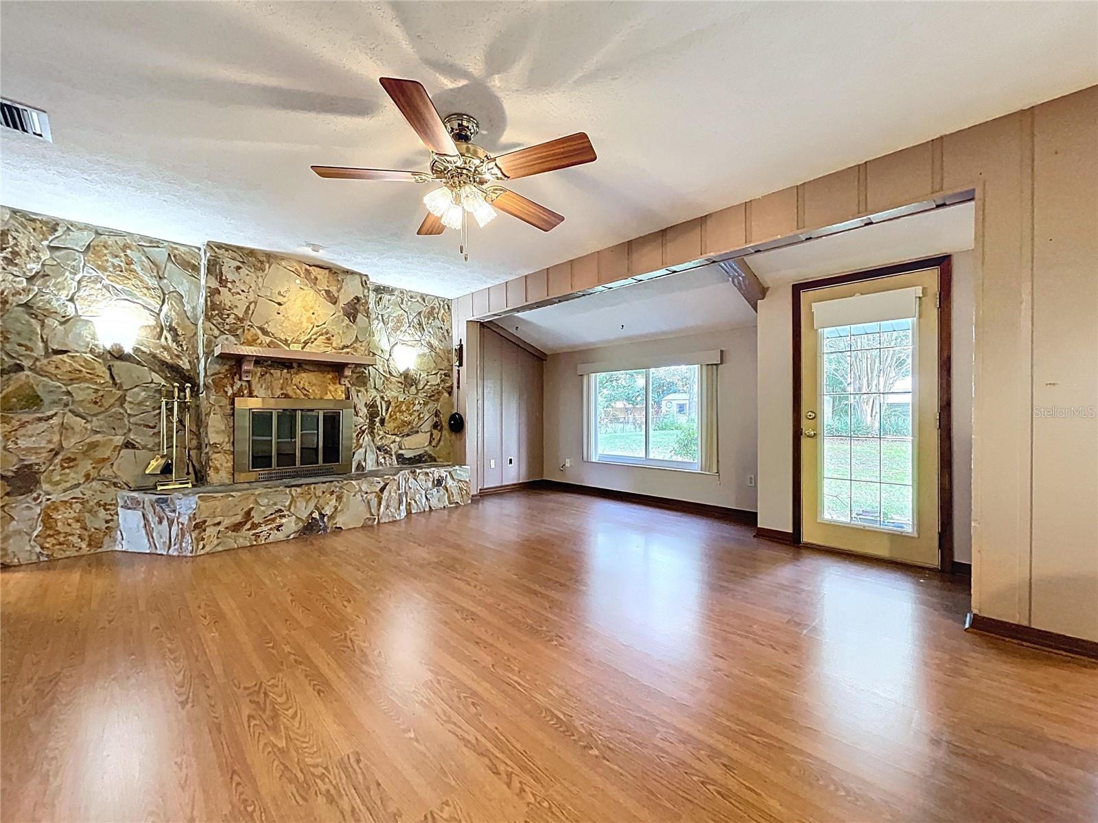 HOLLOWTREE - Residential